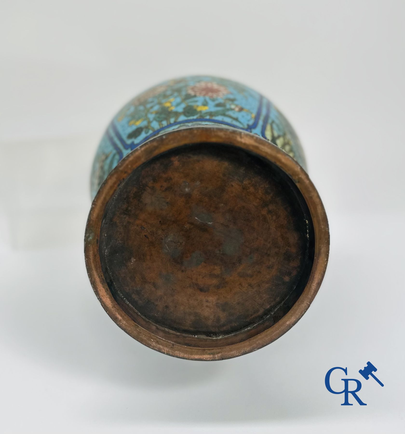 Chinese baluster-shaped vase in bronze and cloisonné. 19th century.