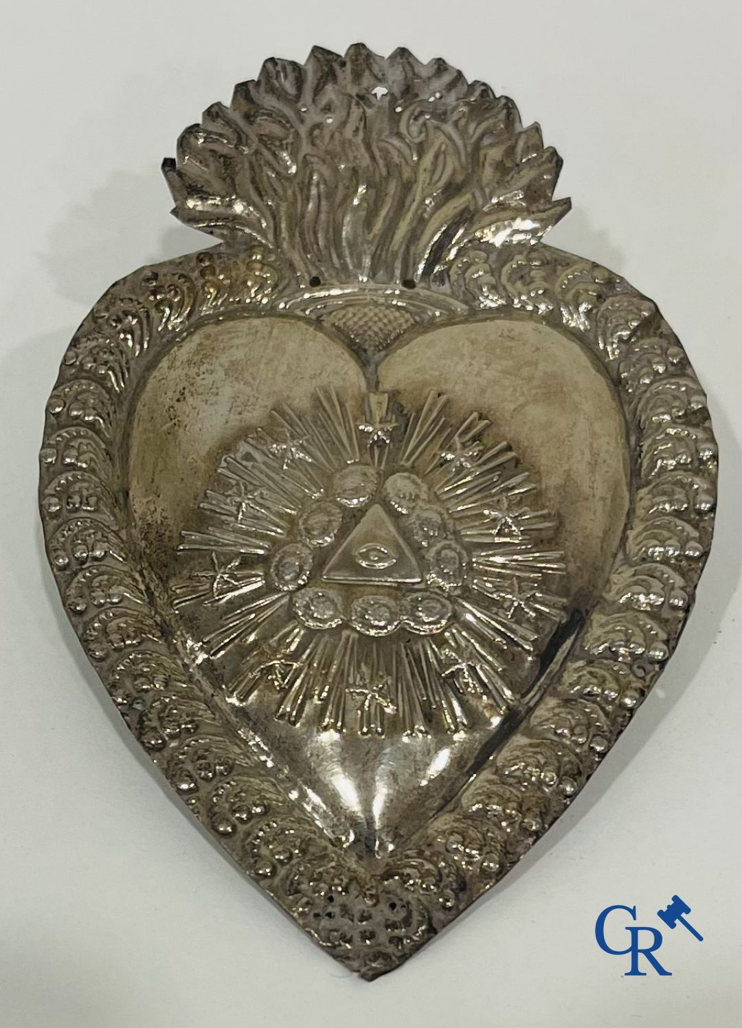 A lot of 9 pieces of various religious objects in silver. 18th-19th century