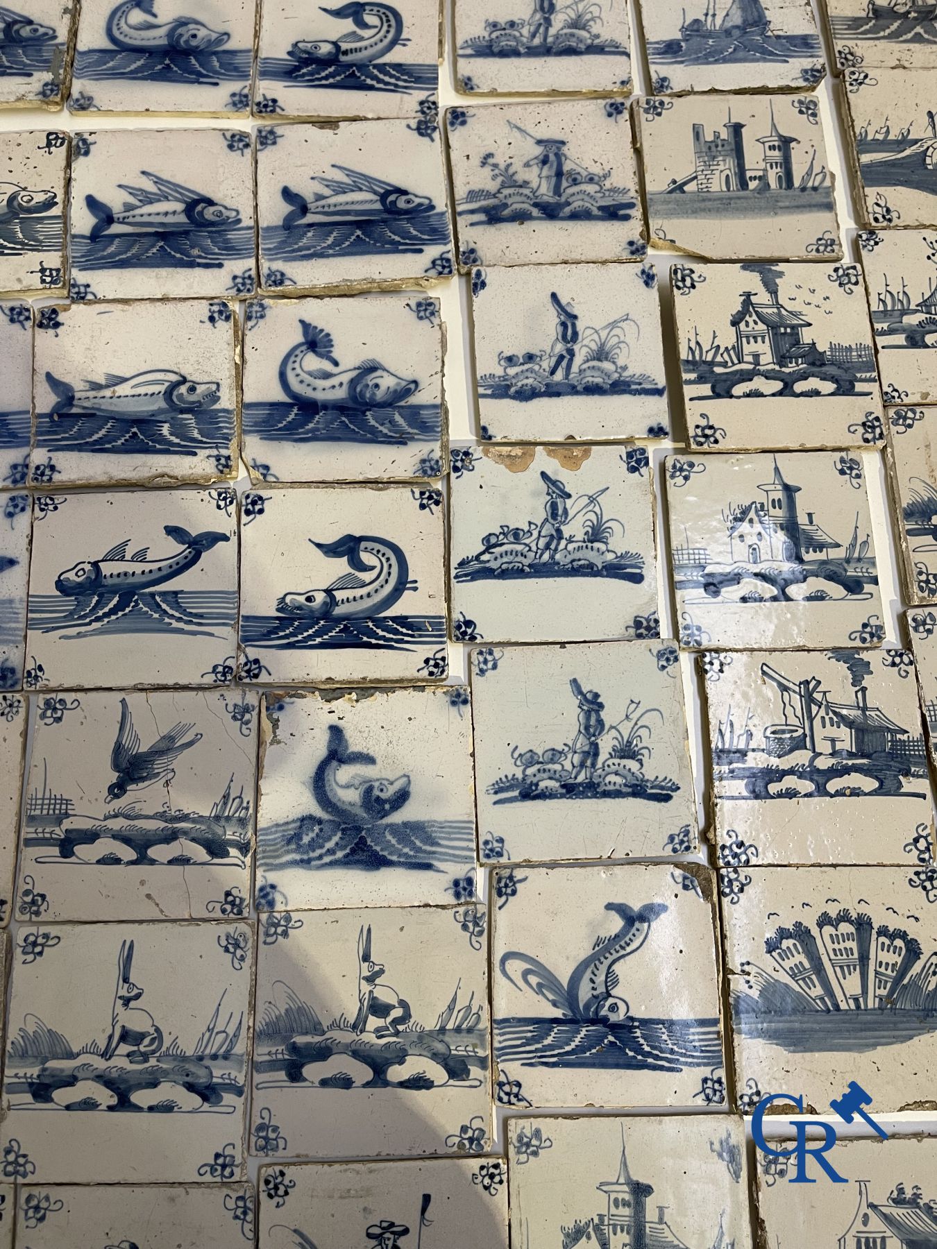 Une grande collection de divers carreaux de Delft. XVIIe-XVIIIe siècle.