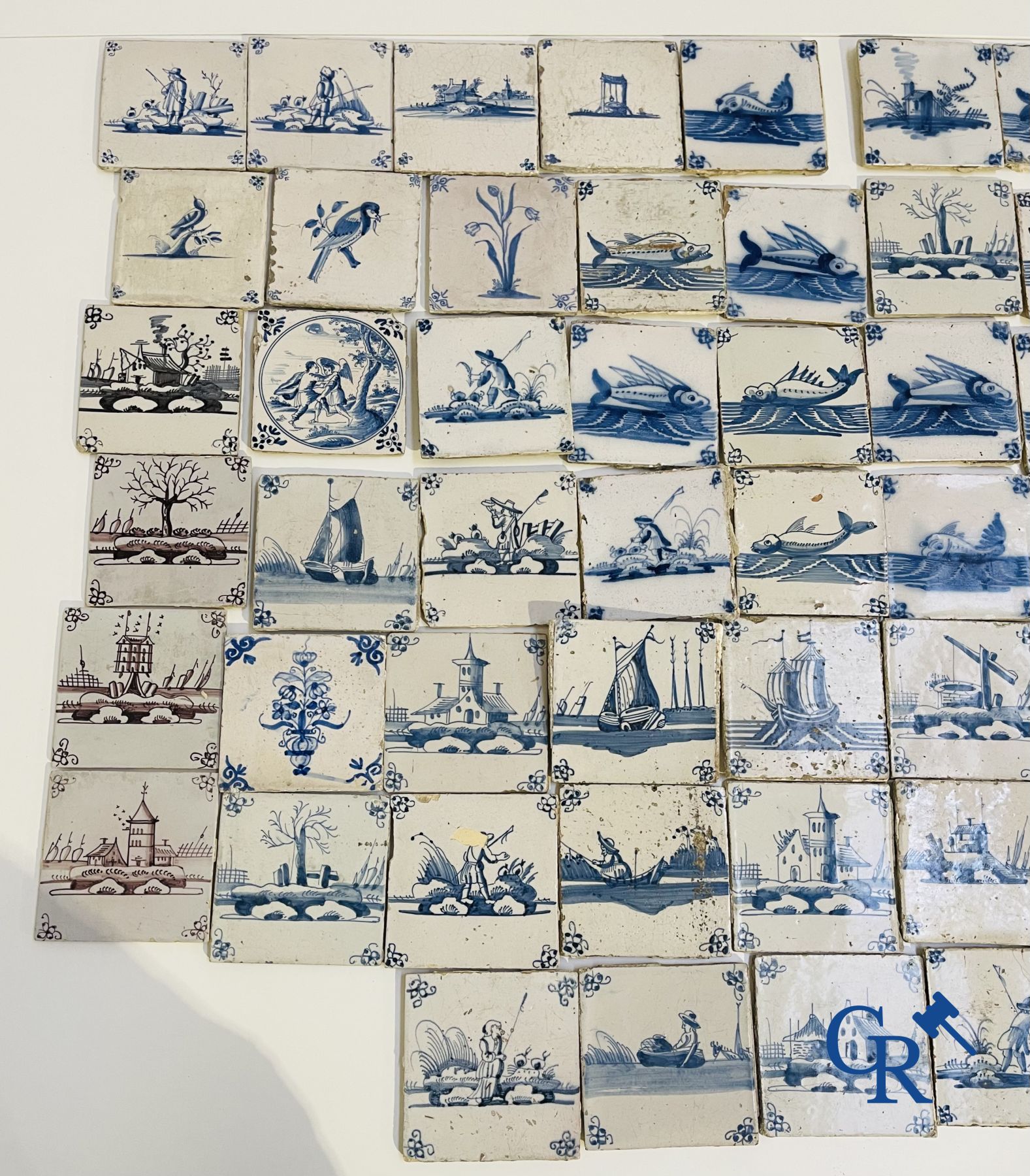 Une grande collection de divers carreaux de Delft. XVIIe-XVIIIe siècle.