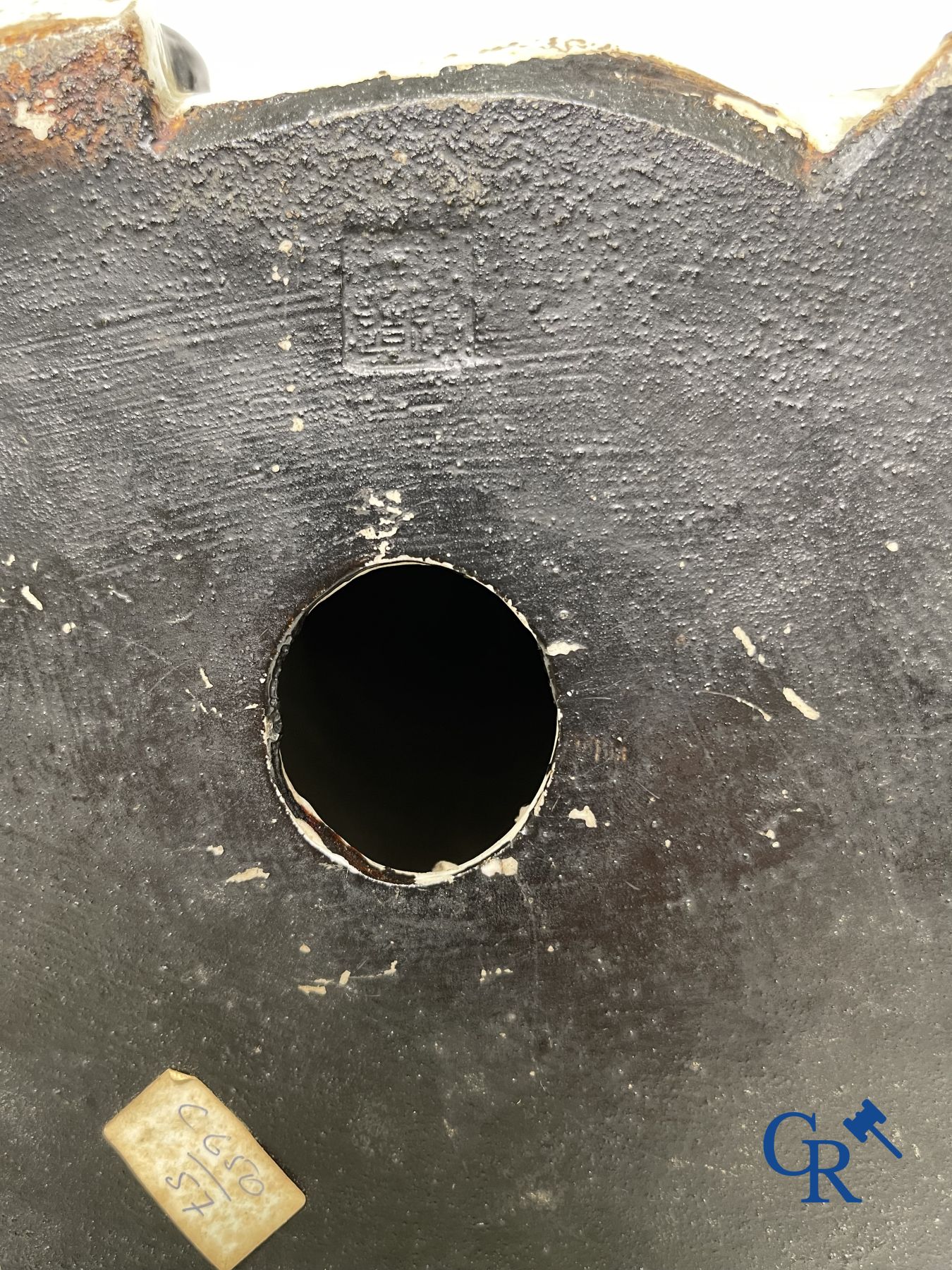 Art Asiatique: Un grand sage chinois en porcelaine. Marquée.