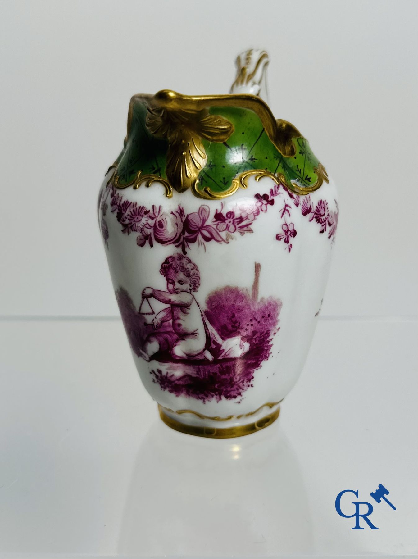 Service 5 pièces dit "égoïste" en porcelaine décorée multicolore et doré en relief. 19ème style LXV.