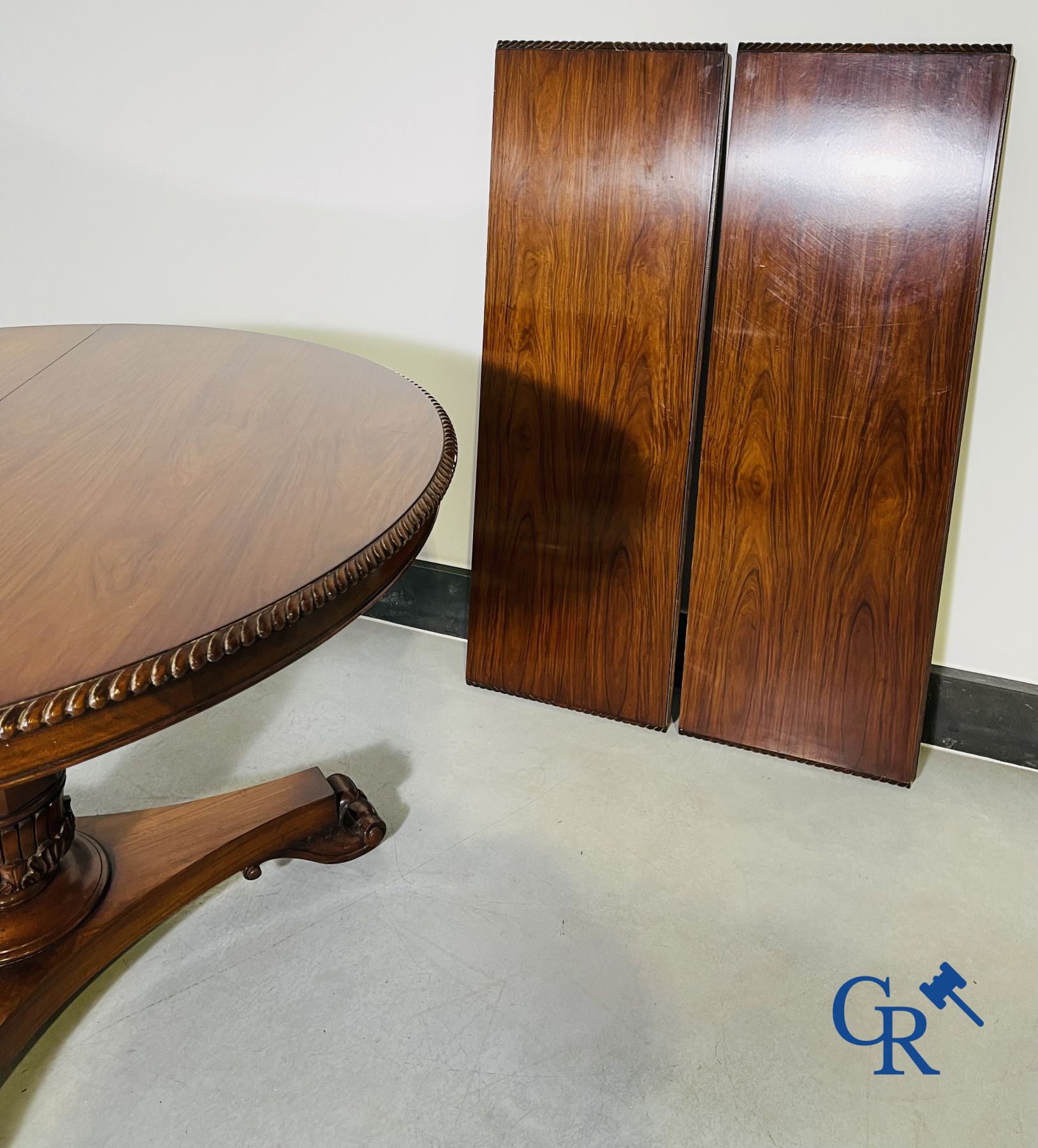 Furniture: English extendable table in mahogany.