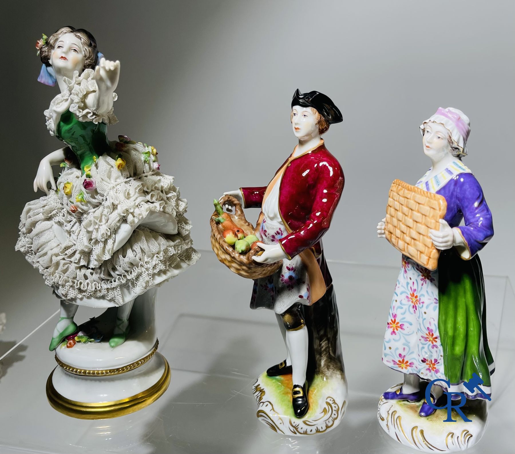 Porcelaine: Volkstedt Rudolstadt: 4 groupes en dentelle "lace porcelain".