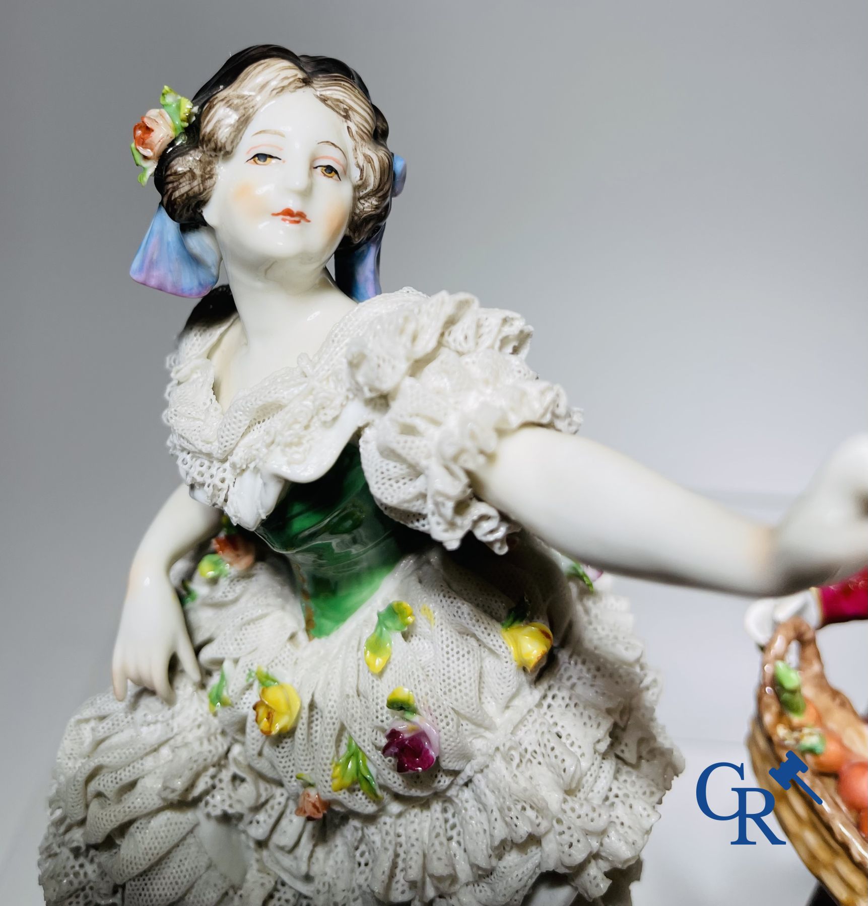 Porcelaine: Volkstedt Rudolstadt: 4 groupes en dentelle "lace porcelain".