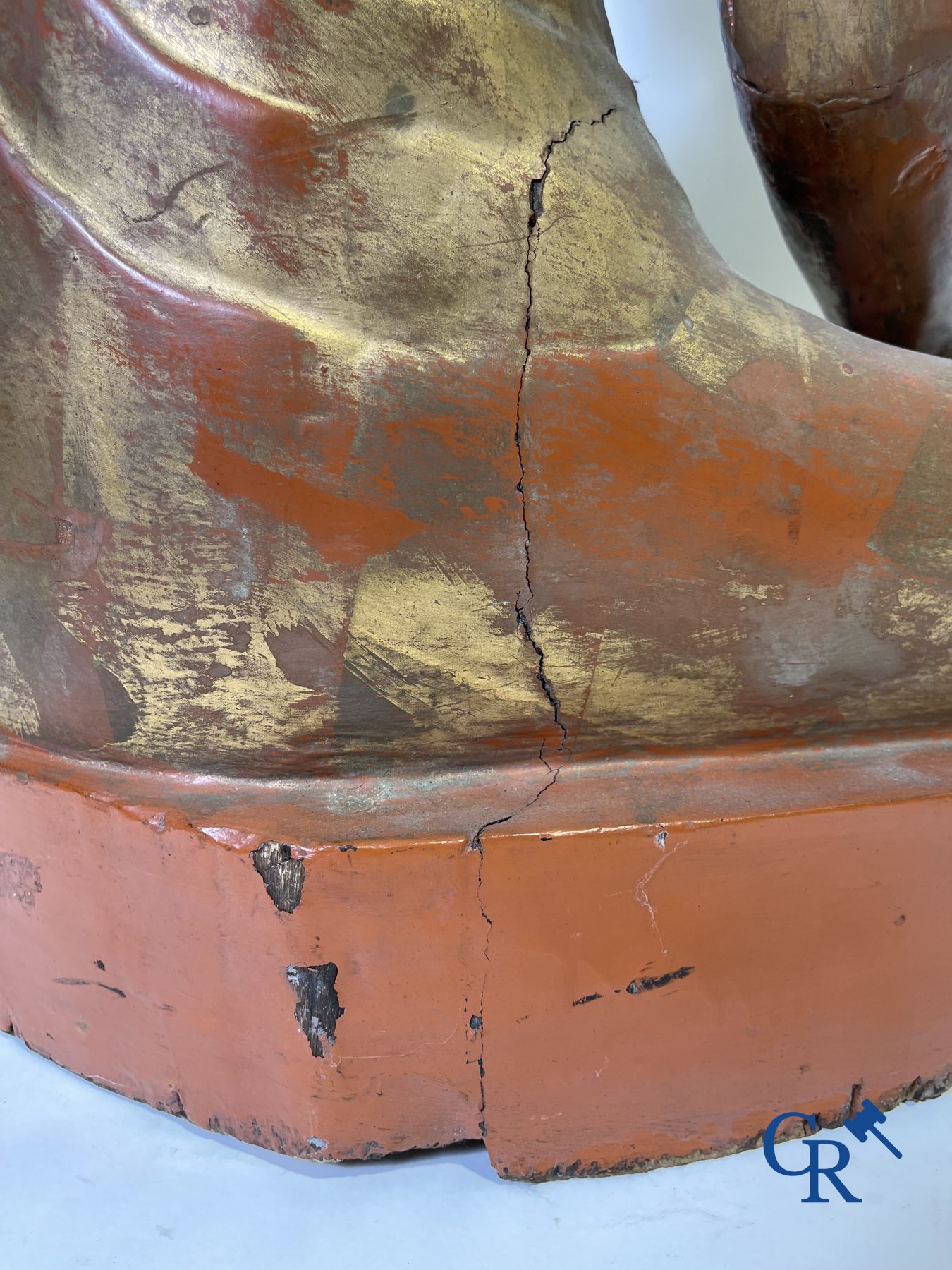 Imposante Bouddha en bois laqué. Birmanie, 19ème siècle.