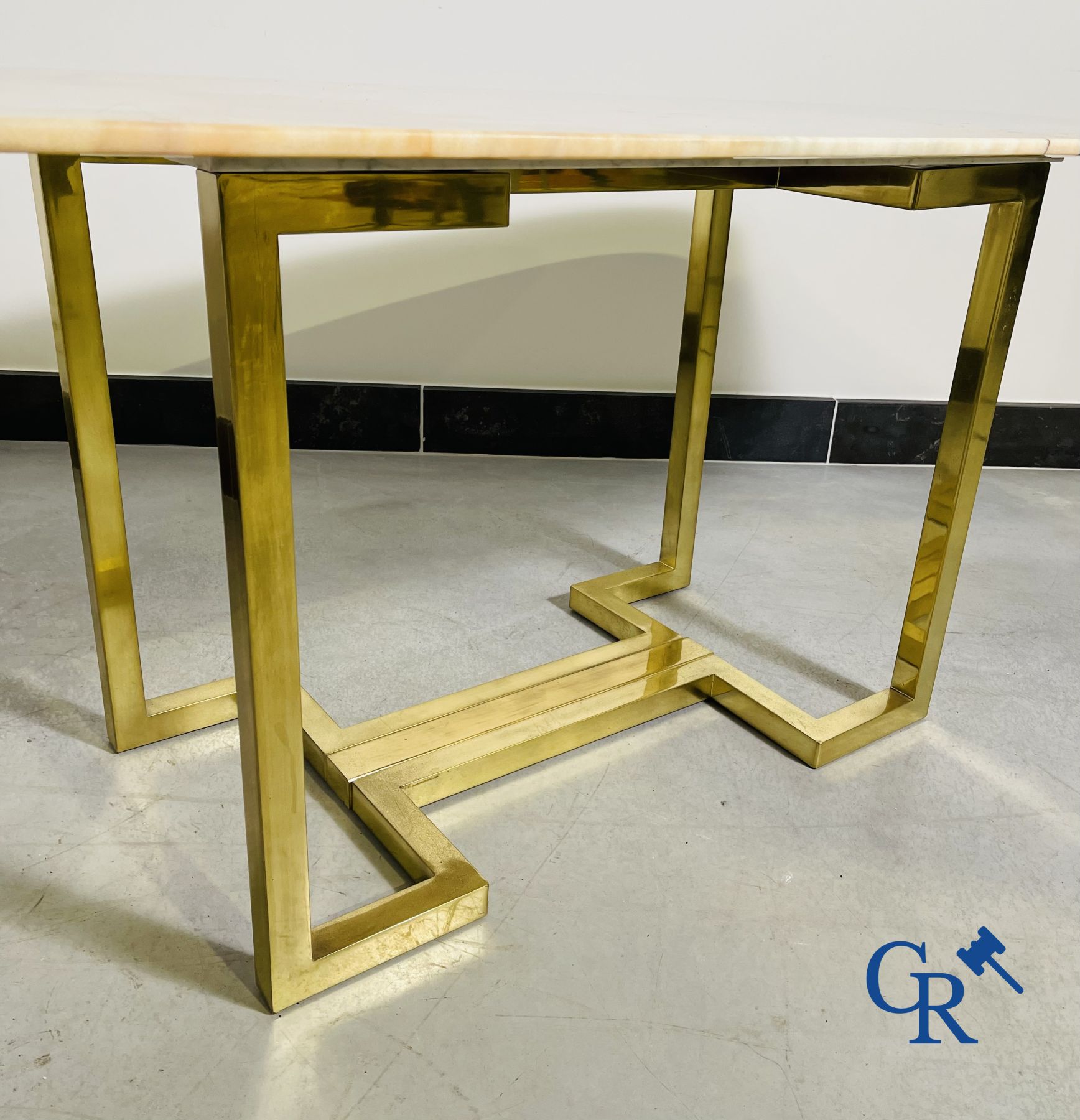 Belgo Chrome : Belle grande table avec un plateau en marbre. Période 1980.