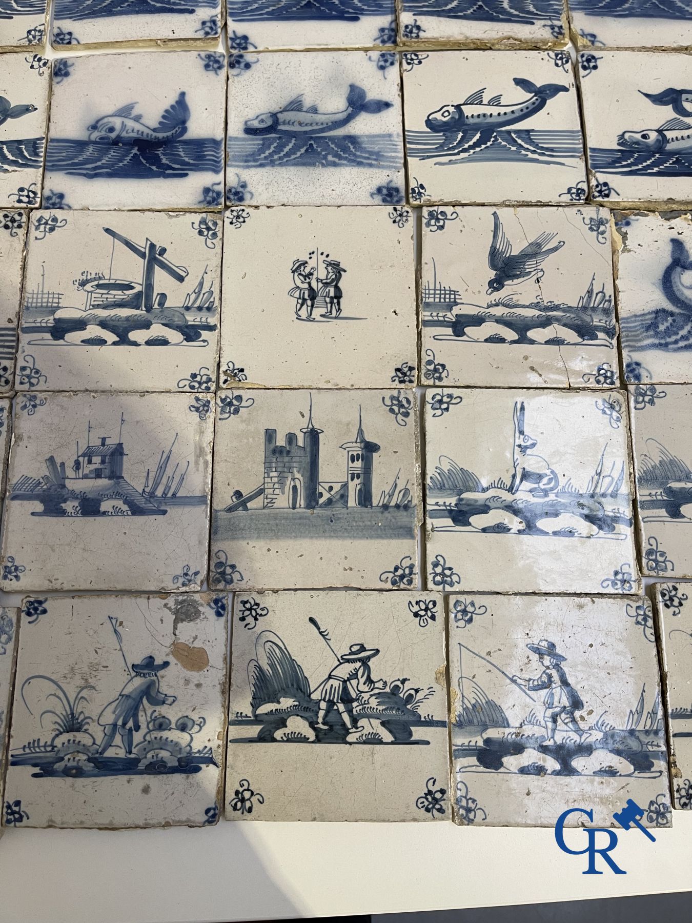 Une grande collection de divers carreaux de Delft. XVIIe-XVIIIe siècle.