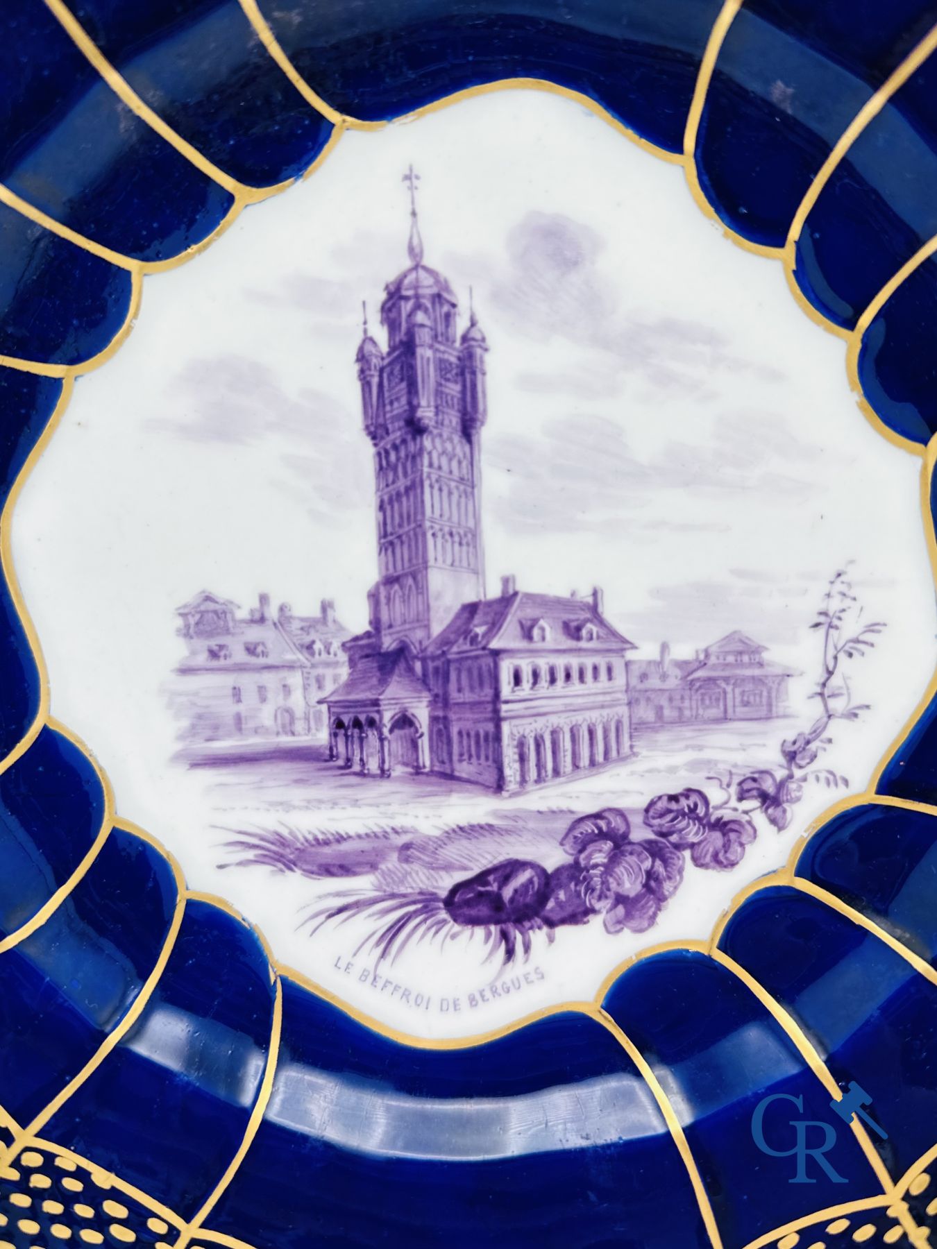 Assiette camaïeu bleu en pâte tendre de Tournai. 18ème.