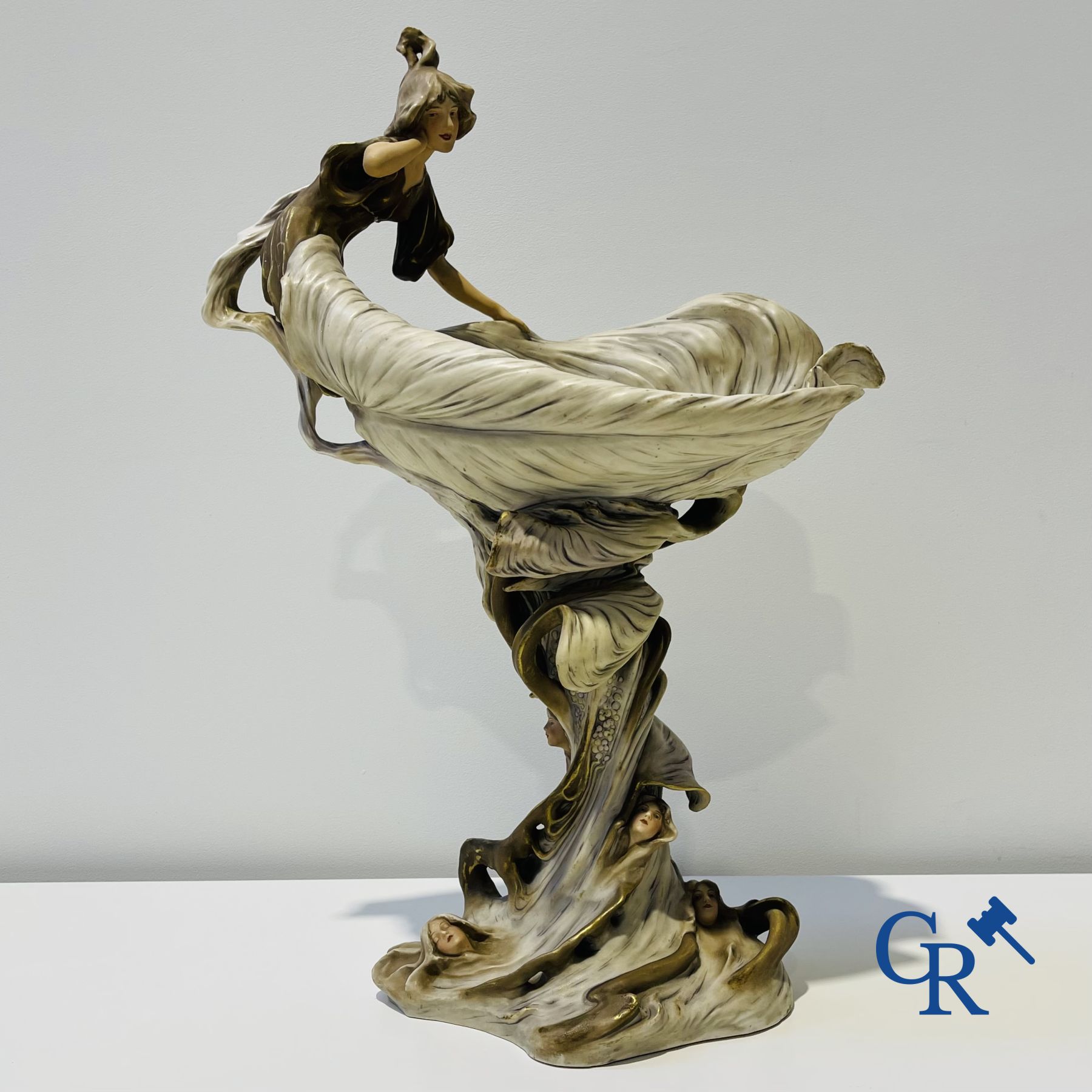 Royal Dux: Grand milieu de table Art Nouveau.