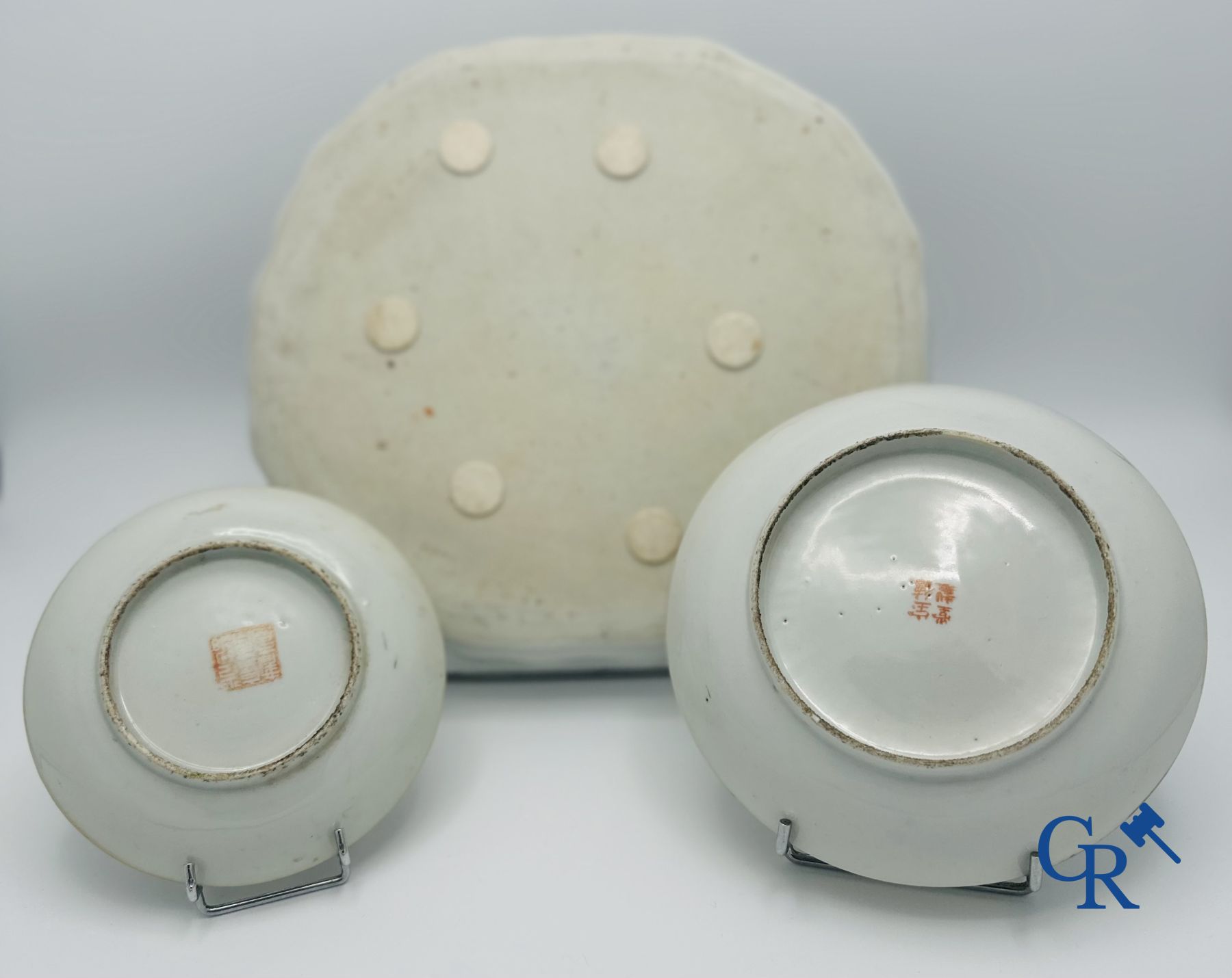 Chine: Lot de 4 pièces en porcelaine chinoise. 19ème-20 ème siècle.