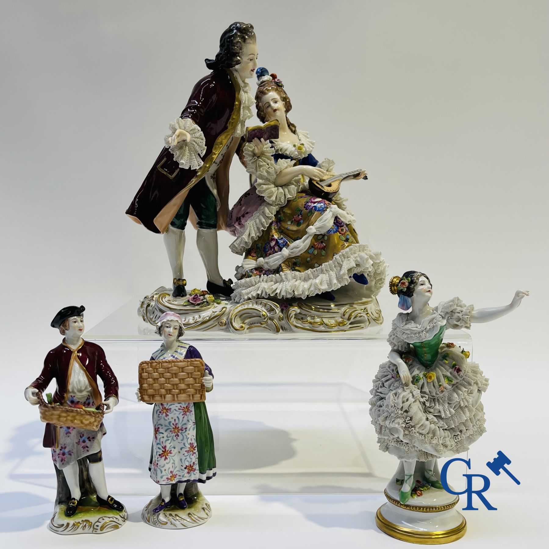 Porcelaine: Volkstedt Rudolstadt: 4 groupes en dentelle "lace porcelain".