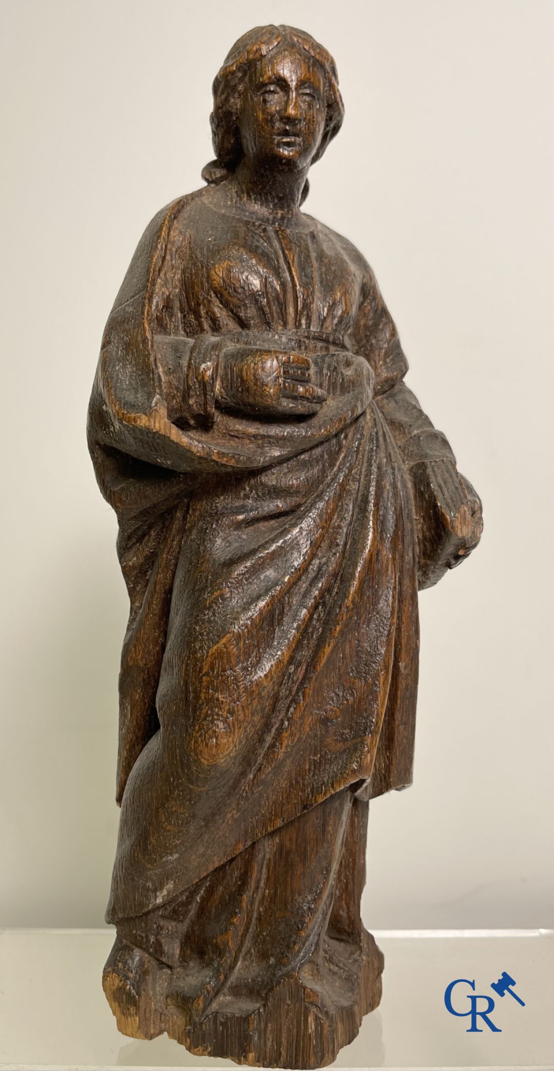 2 sculptures religieuses en bois. Le Christ sur la pierre froide et une statue d'apôtre. XVIIIe siècle.