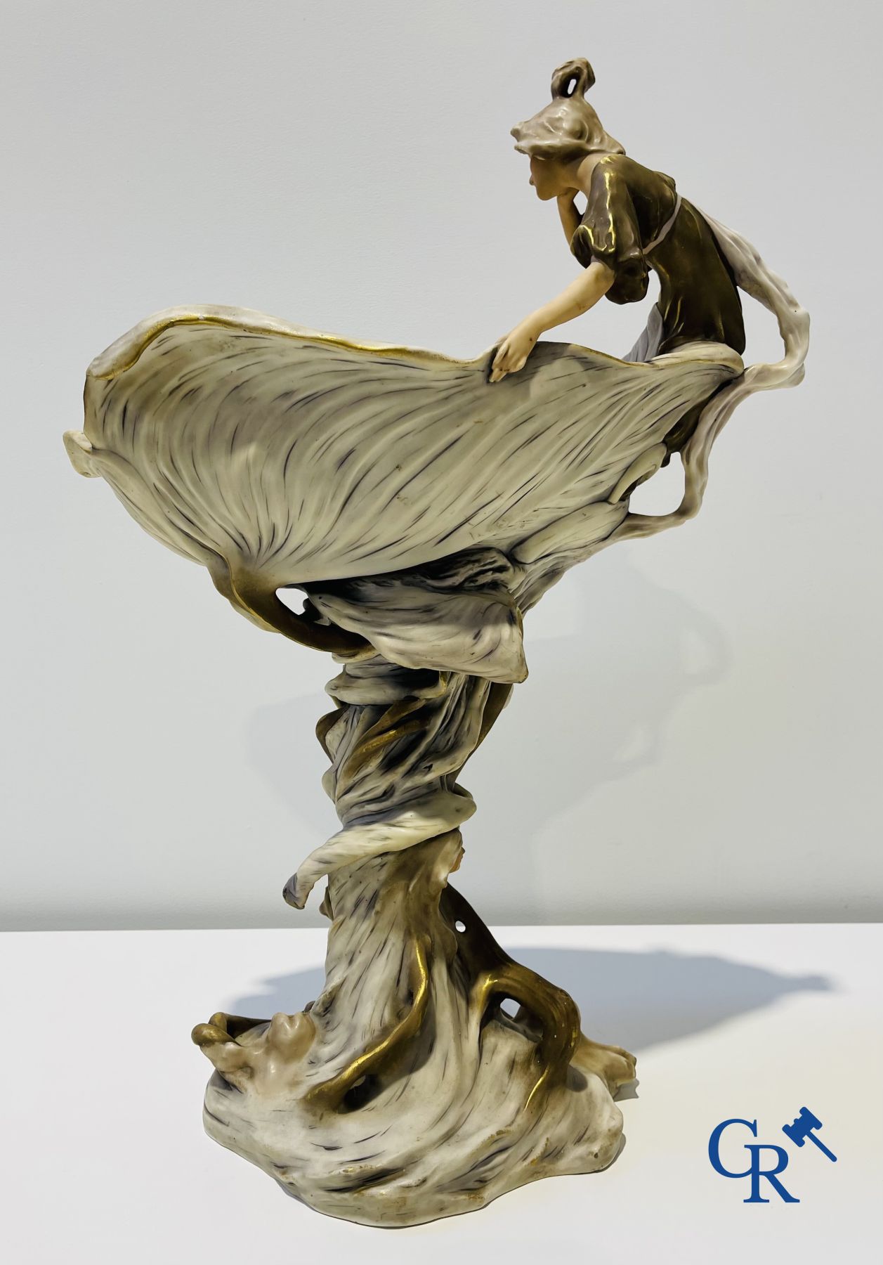 Royal Dux: Grand milieu de table Art Nouveau.