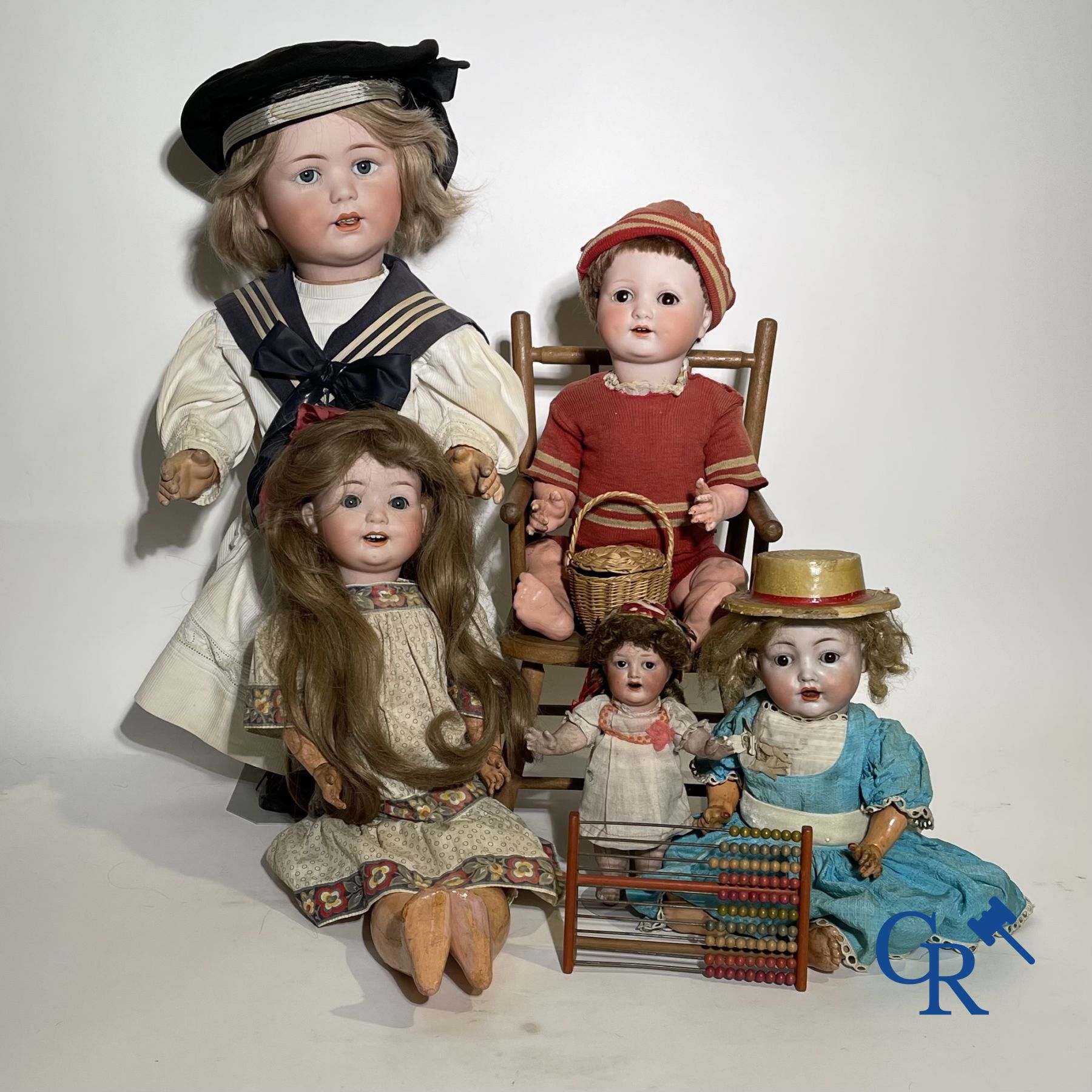 Jouets: Poupées anciennes: 5 poupées caractère tête porcelaine.