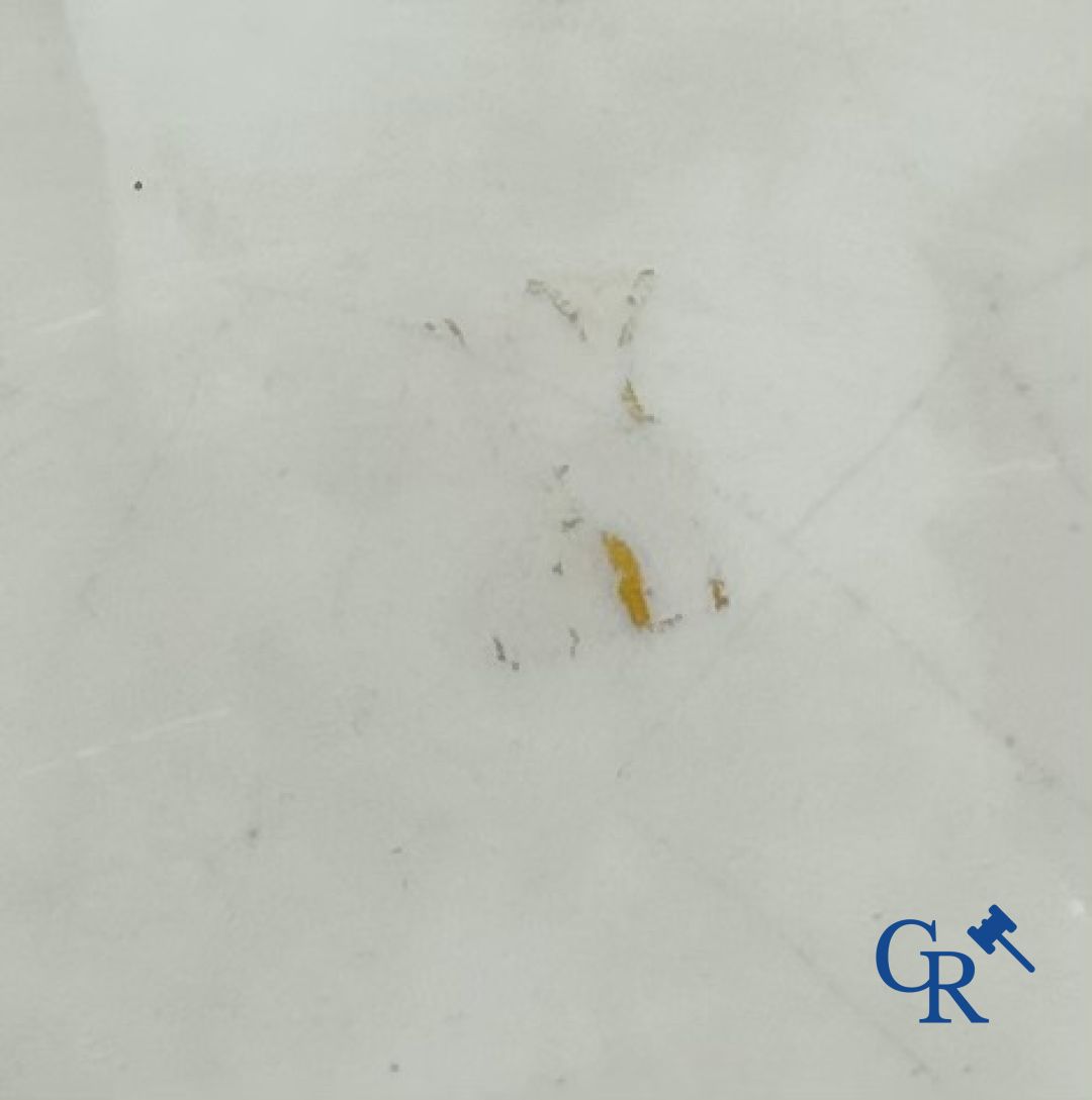 Assiette camaïeu bleu en pâte tendre de Tournai. 18ème.