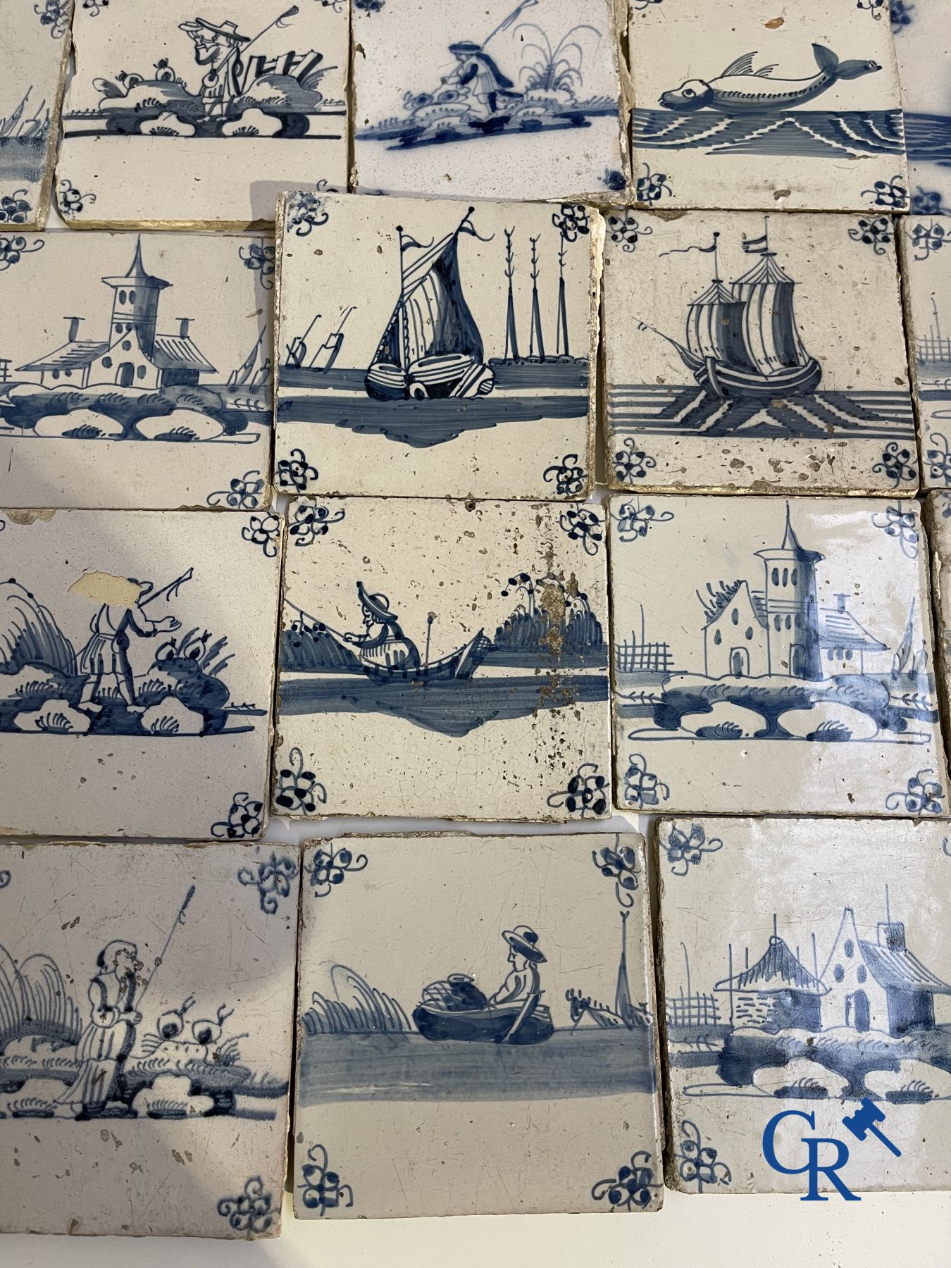 Une grande collection de divers carreaux de Delft. XVIIe-XVIIIe siècle.