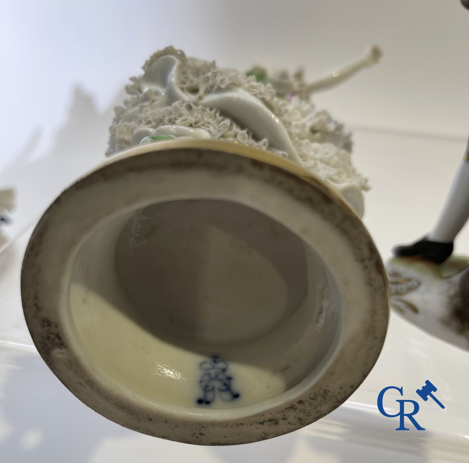 Porcelaine: Volkstedt Rudolstadt: 4 groupes en dentelle "lace porcelain".