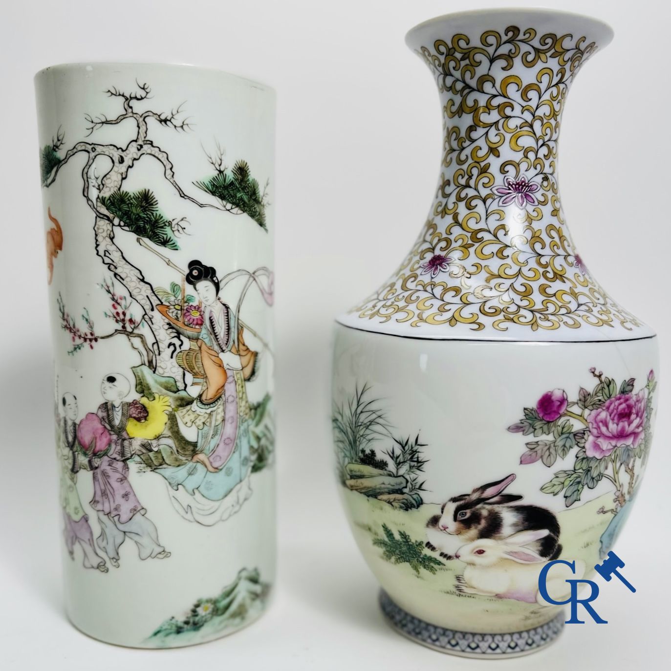 Porcelaine chinois: Lot de 2 vases chinois.