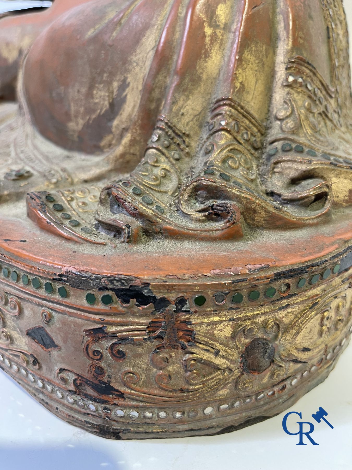 Imposante Bouddha en bois laqué. Birmanie, 19ème siècle.