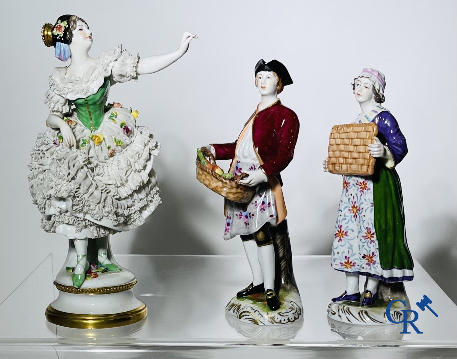 Porcelaine: Volkstedt Rudolstadt: 4 groupes en dentelle "lace porcelain".