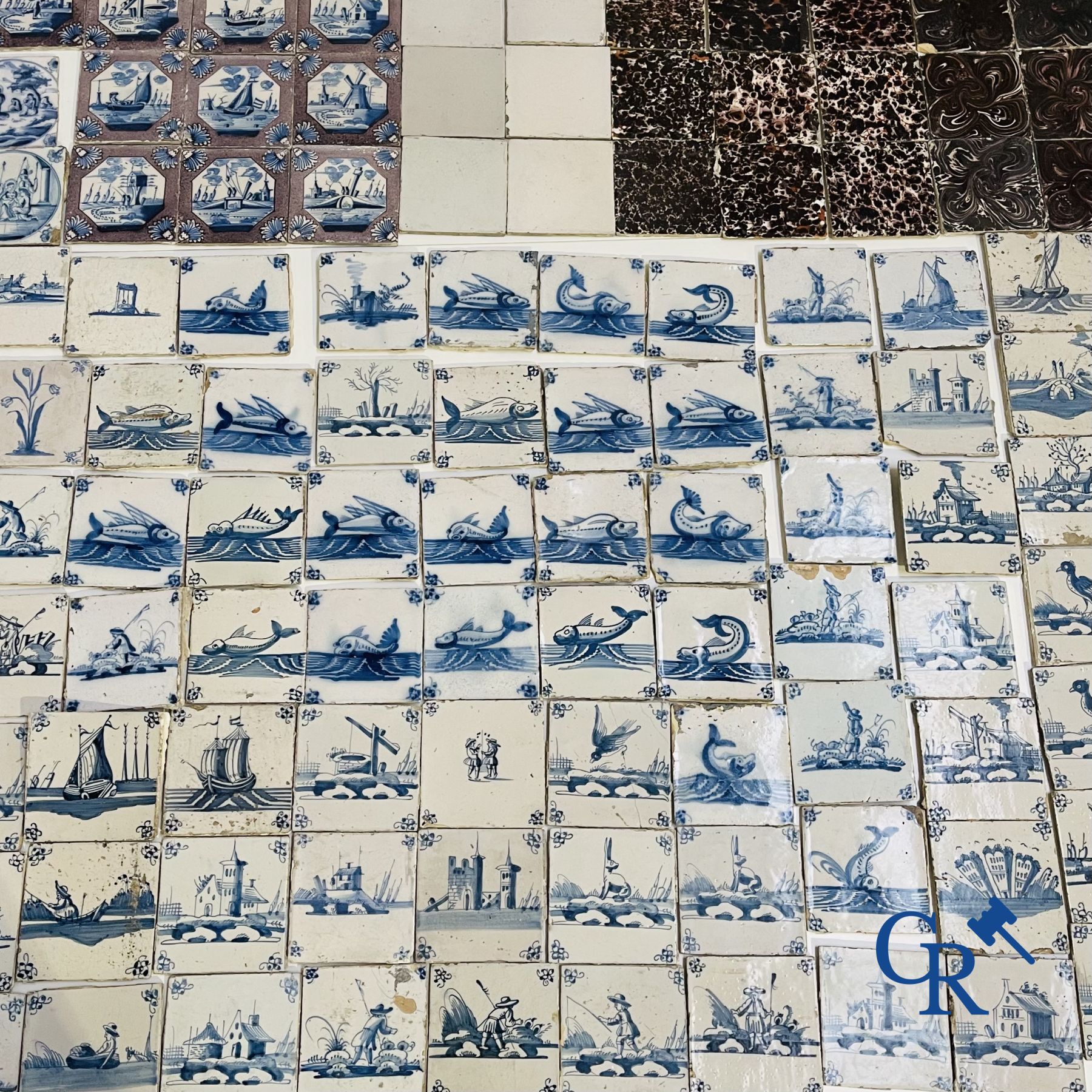 Une grande collection de divers carreaux de Delft. XVIIe-XVIIIe siècle.