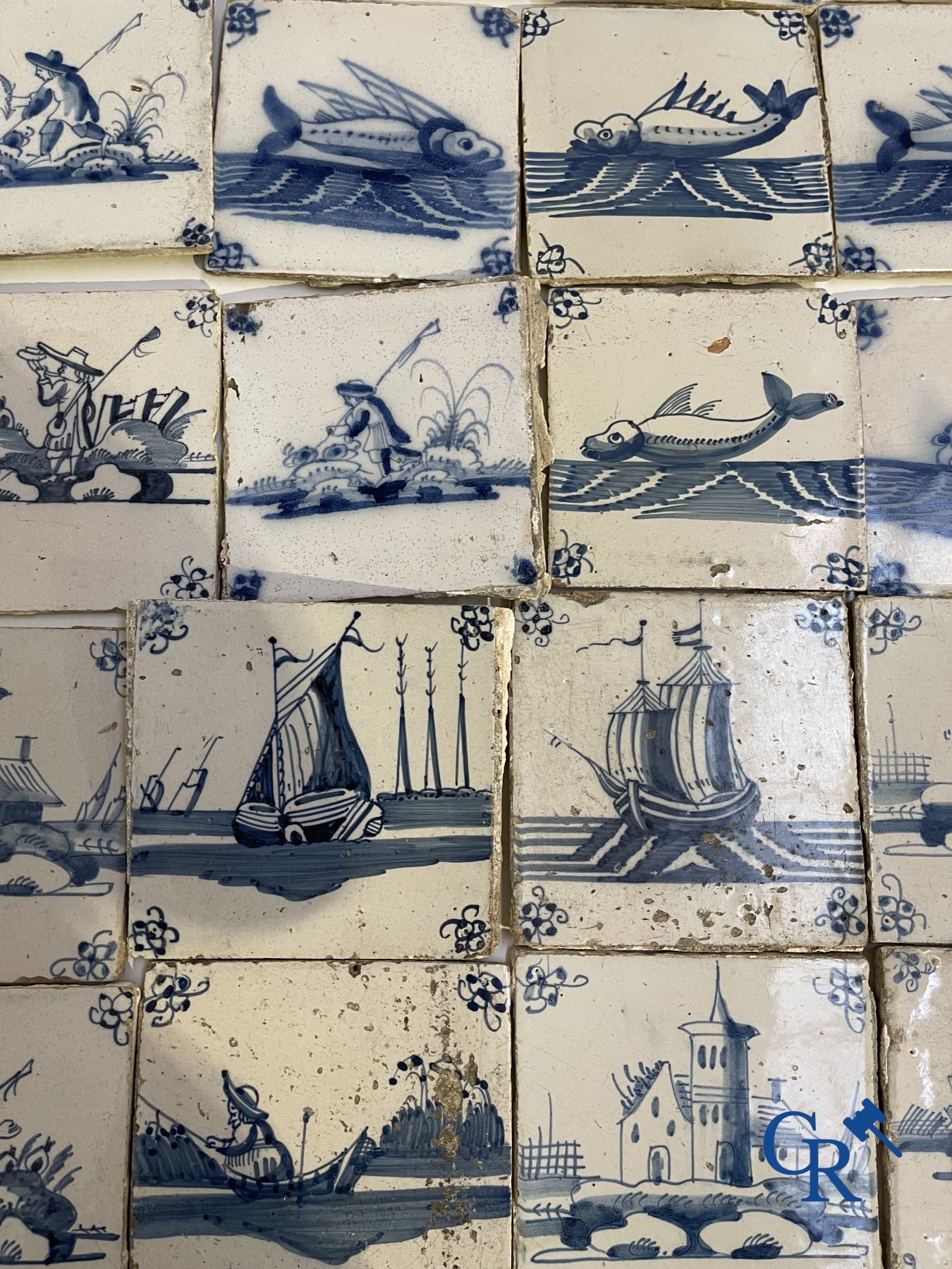 Une grande collection de divers carreaux de Delft. XVIIe-XVIIIe siècle.