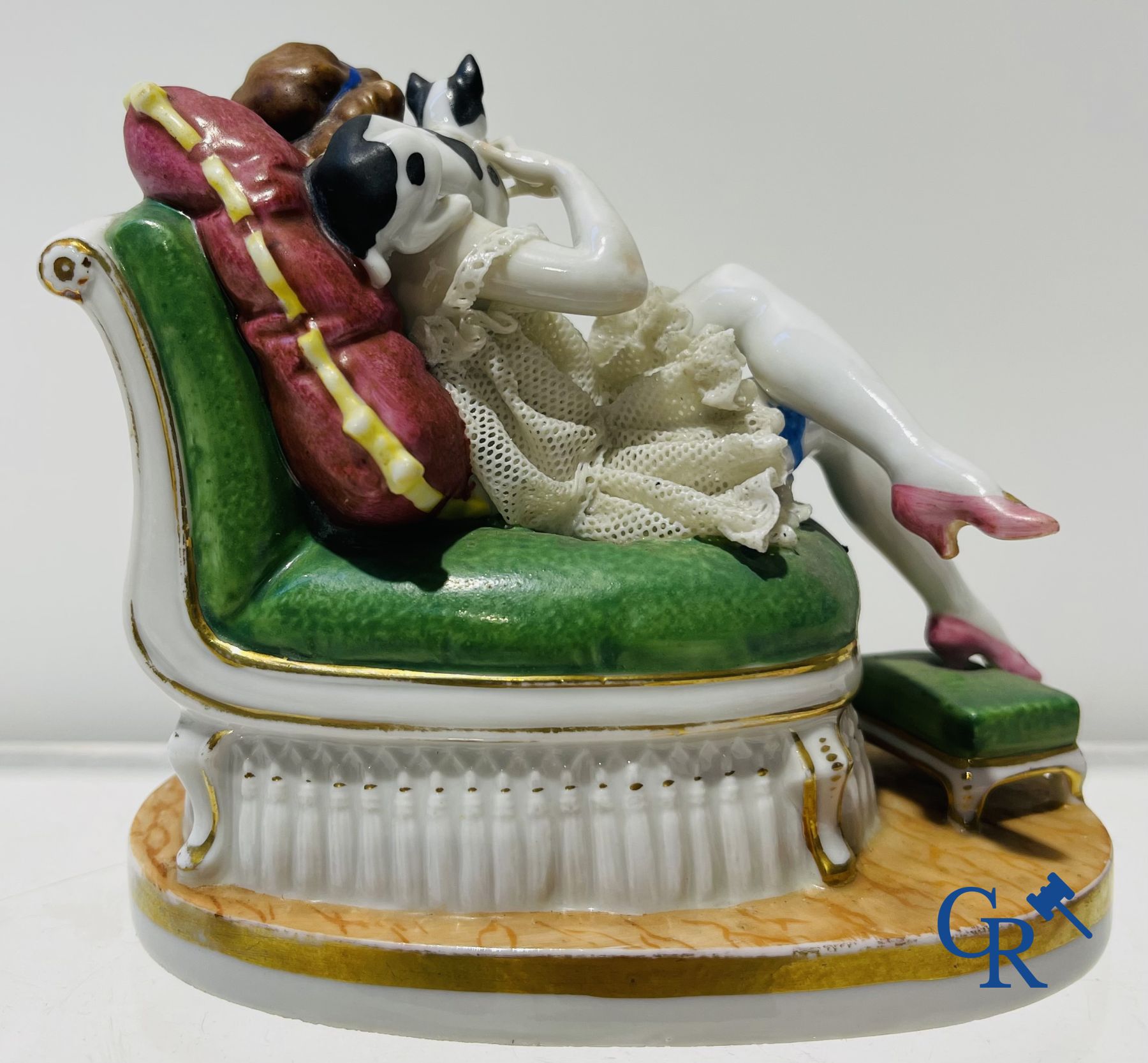 Porcelaine: Dans le gout de Volkstedt Rudolstadt. 2 figurines en porcelaine en dentelle, "lace porcelain".