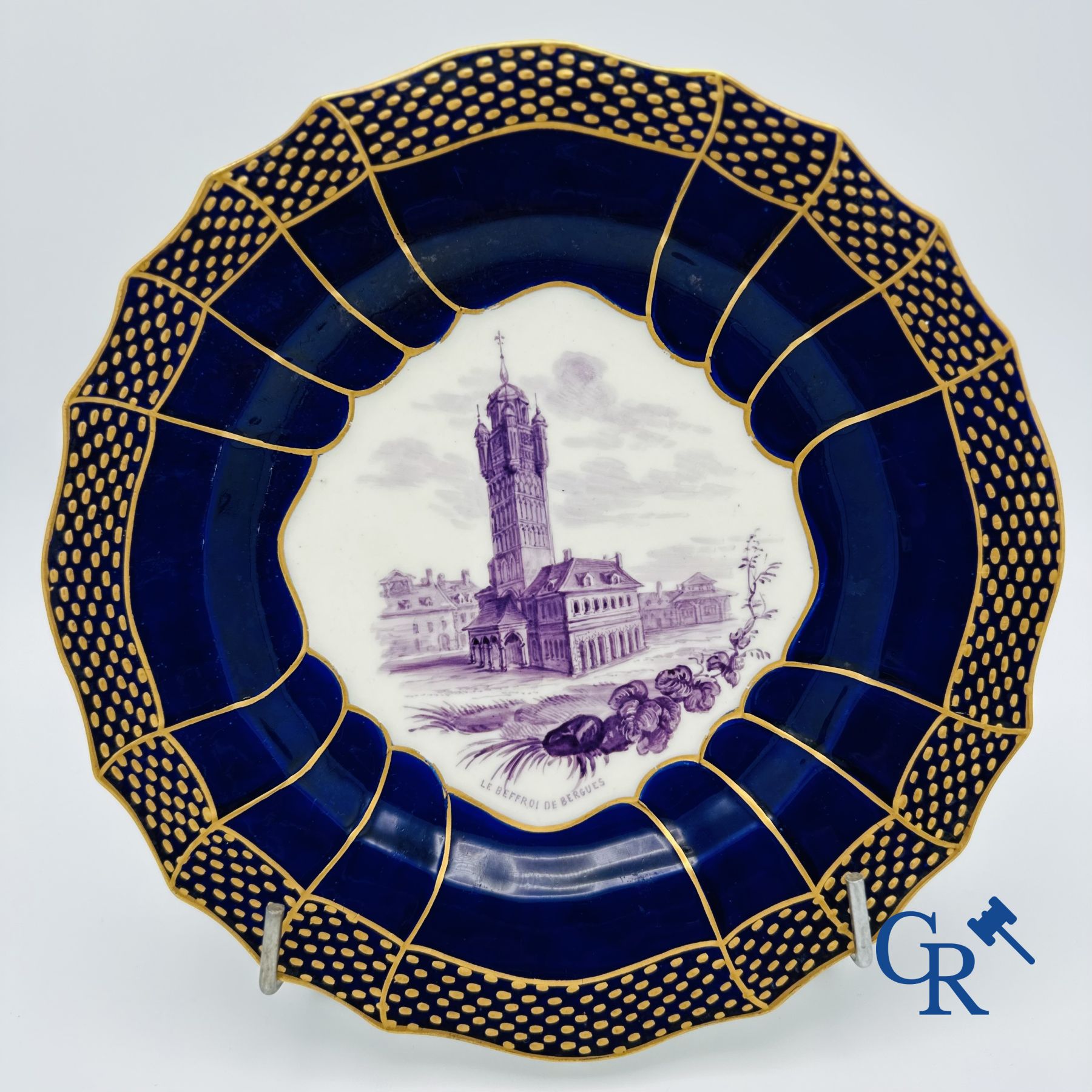 Assiette camaïeu bleu en pâte tendre de Tournai. 18ème.