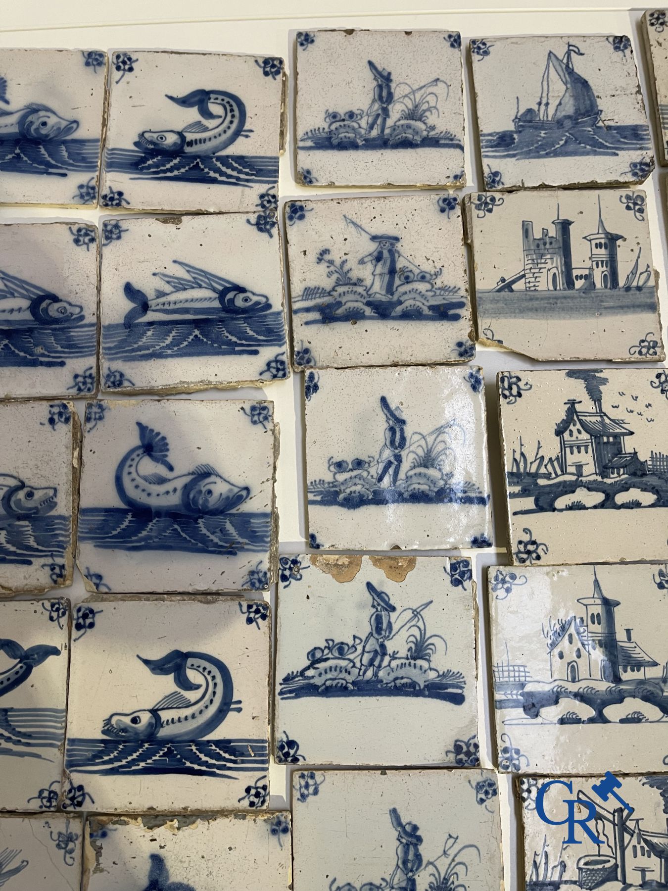 Une grande collection de divers carreaux de Delft. XVIIe-XVIIIe siècle.