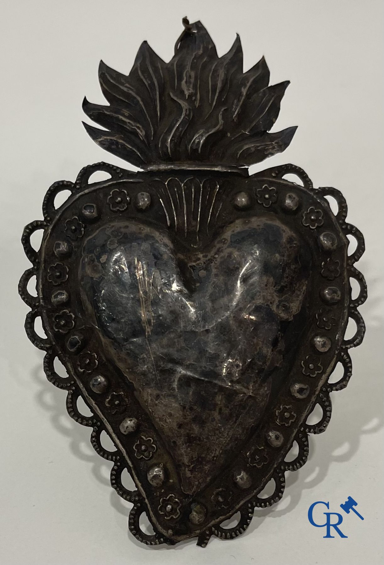 A lot of 9 pieces of various religious objects in silver. 18th-19th century