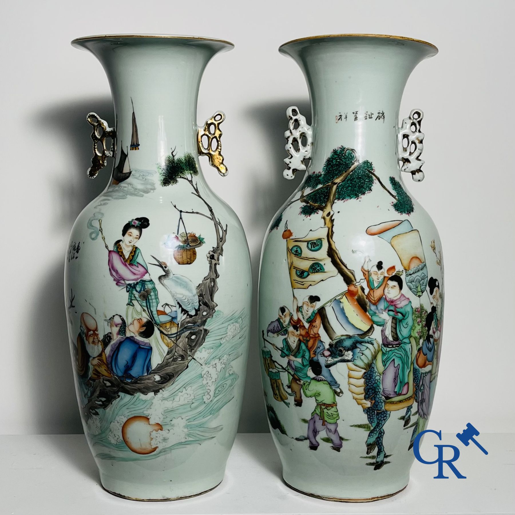Porcelaine Chinoise: 2 vases chinois époque république.