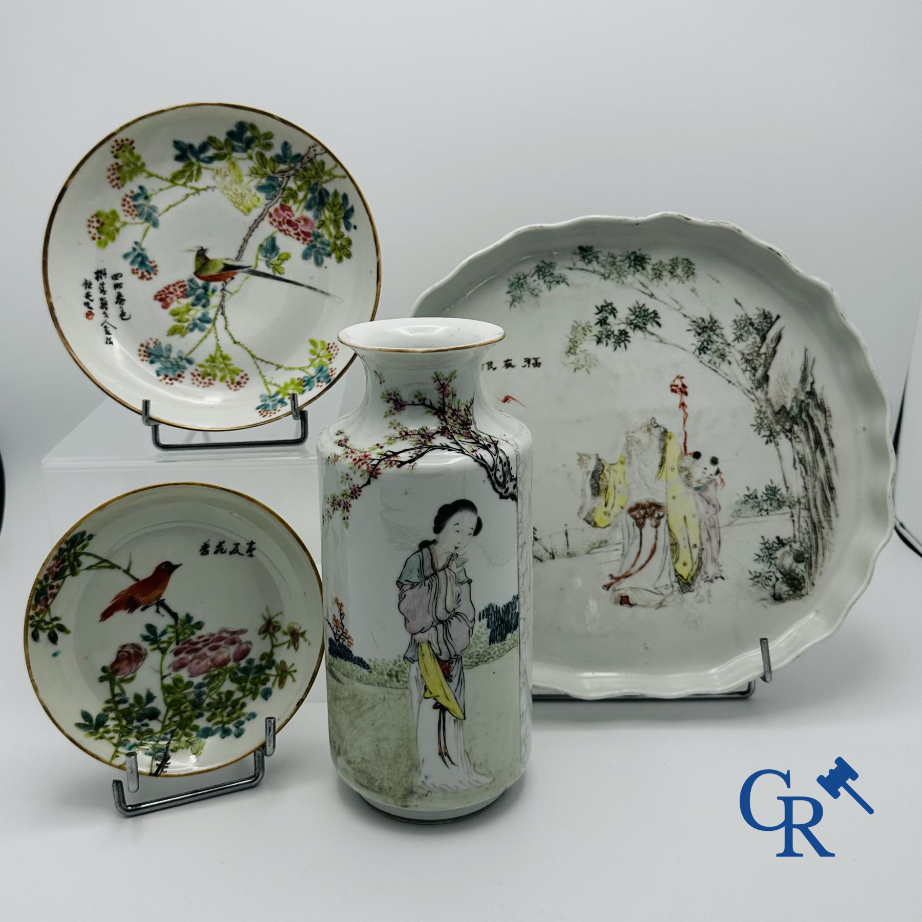 Chine: Lot de 4 pièces en porcelaine chinoise. 19ème-20 ème siècle.