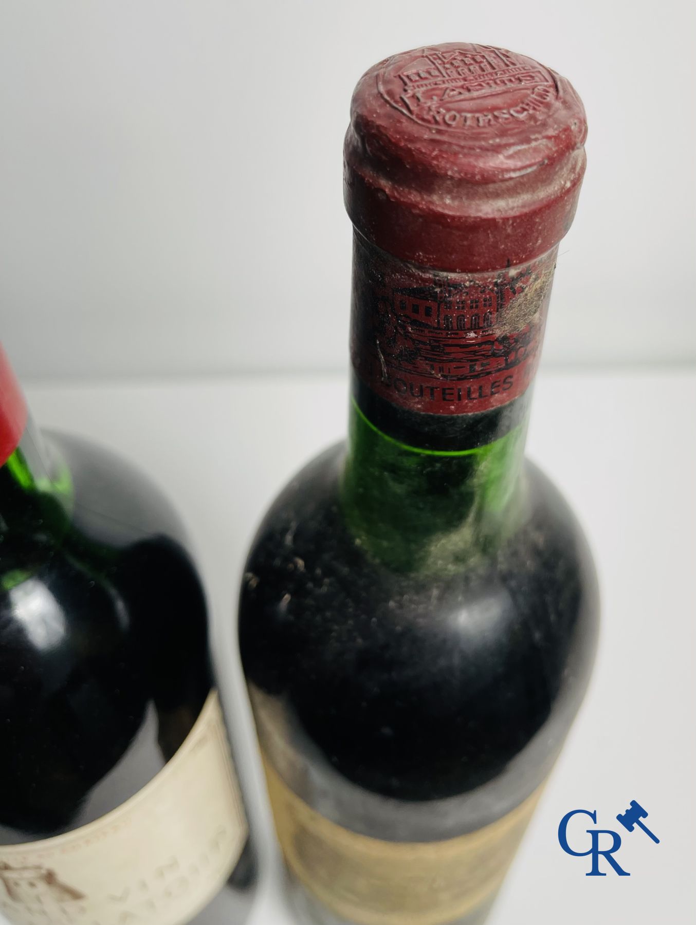 Vins. Bordeaux. Château Latour 1977 et Château Lafite Rothschild 1973.