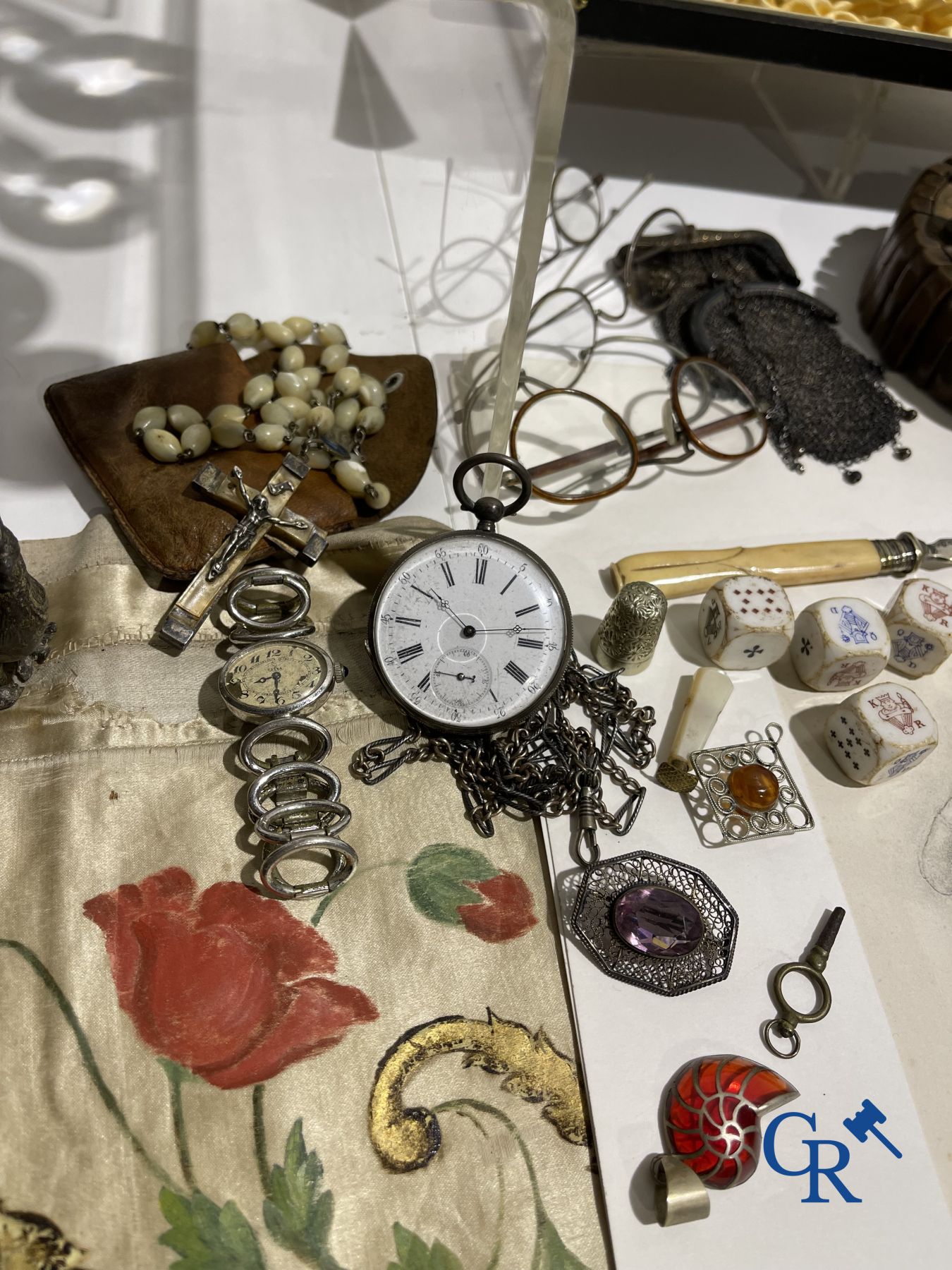 Nice lot with various antiques.