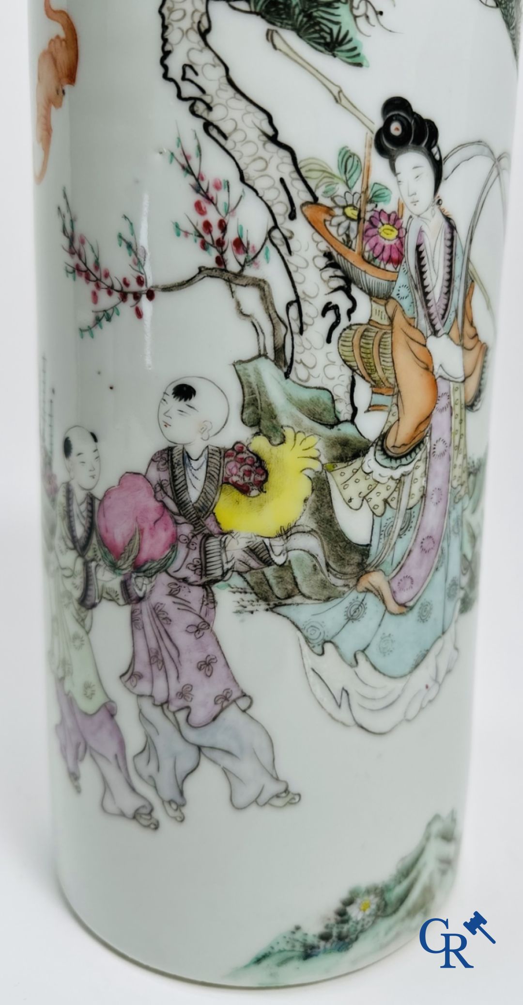 Chinese porcelain: Lot of 2 Chinese vases.