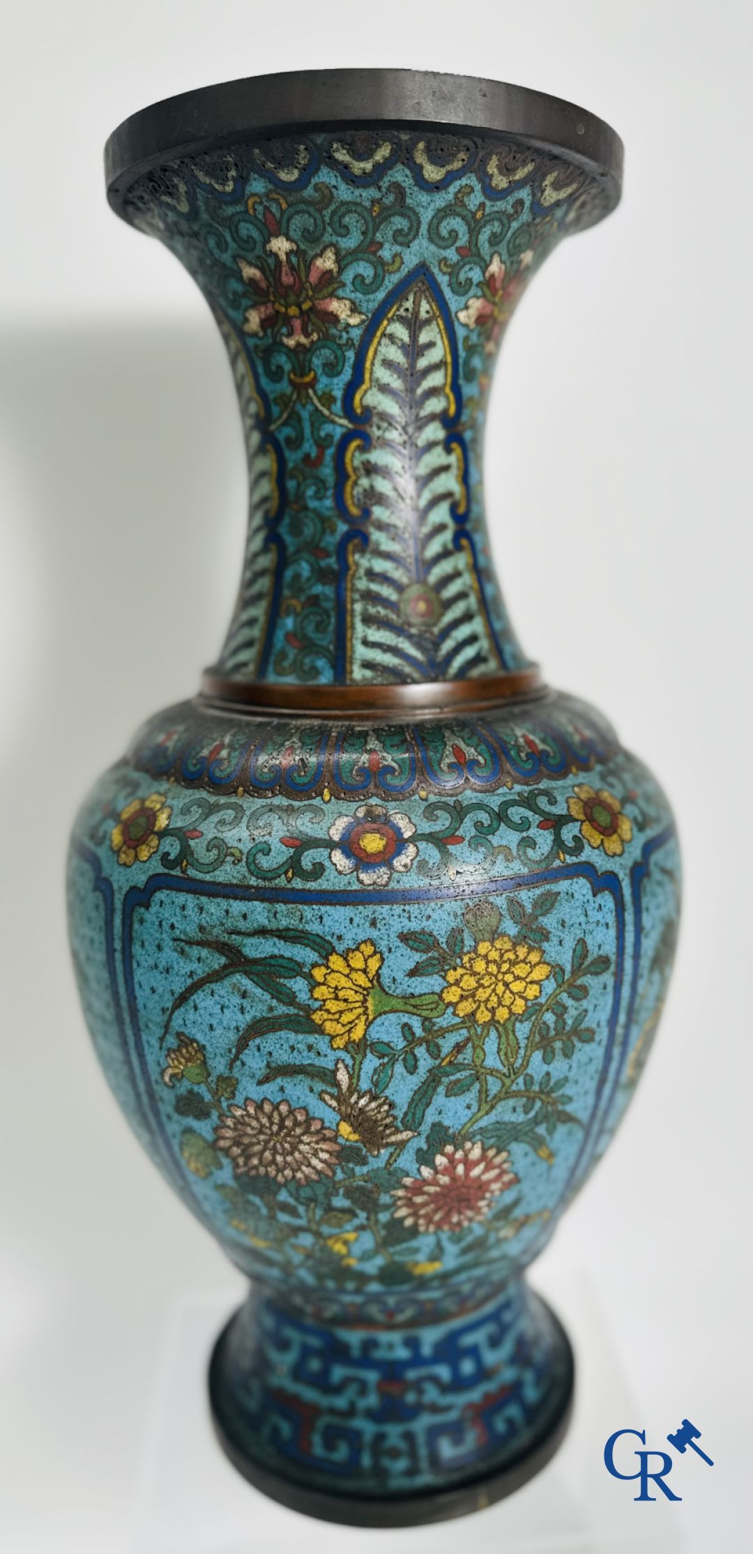 Chinese baluster-shaped vase in bronze and cloisonné. 19th century.