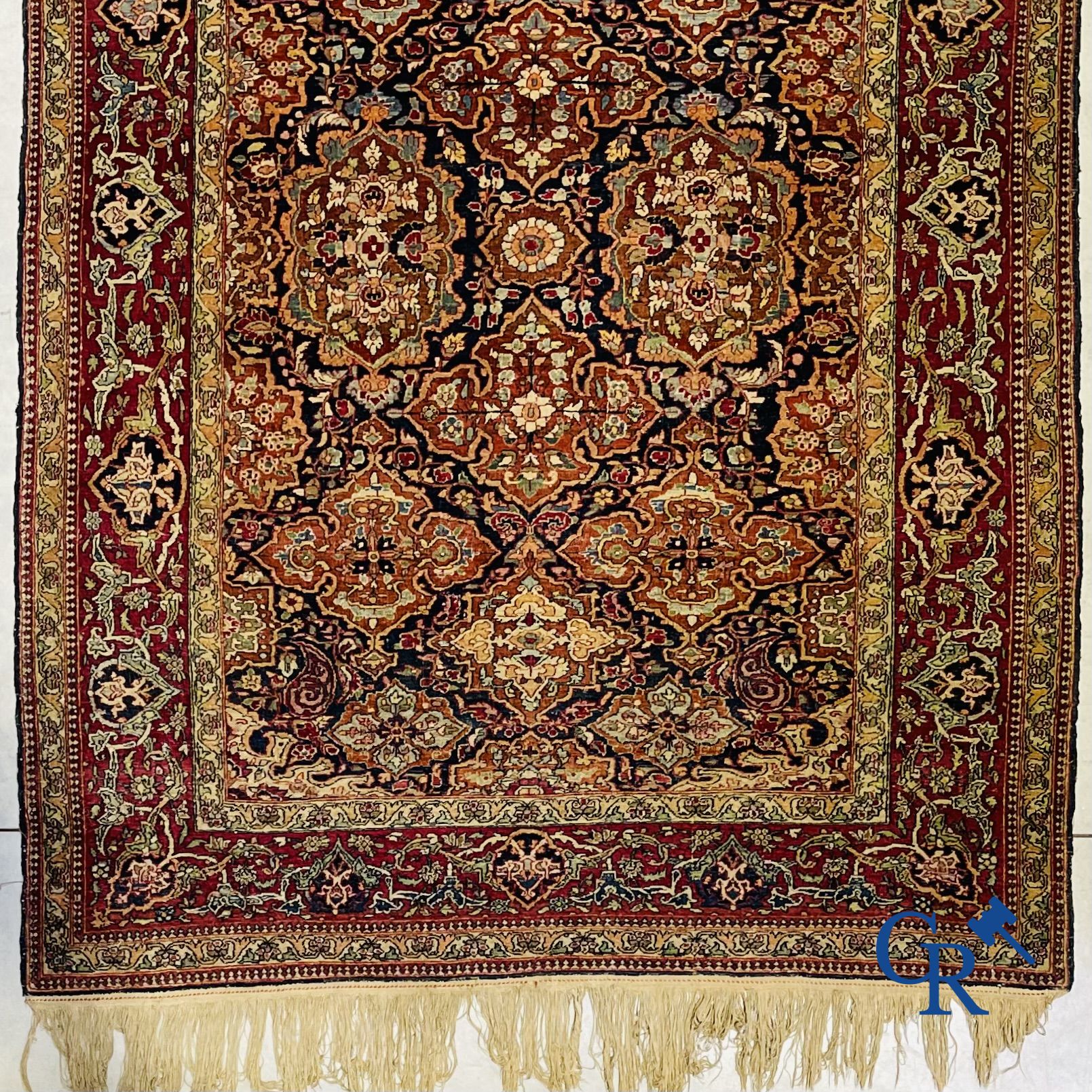 Tapis: Tapis oriental ancien.