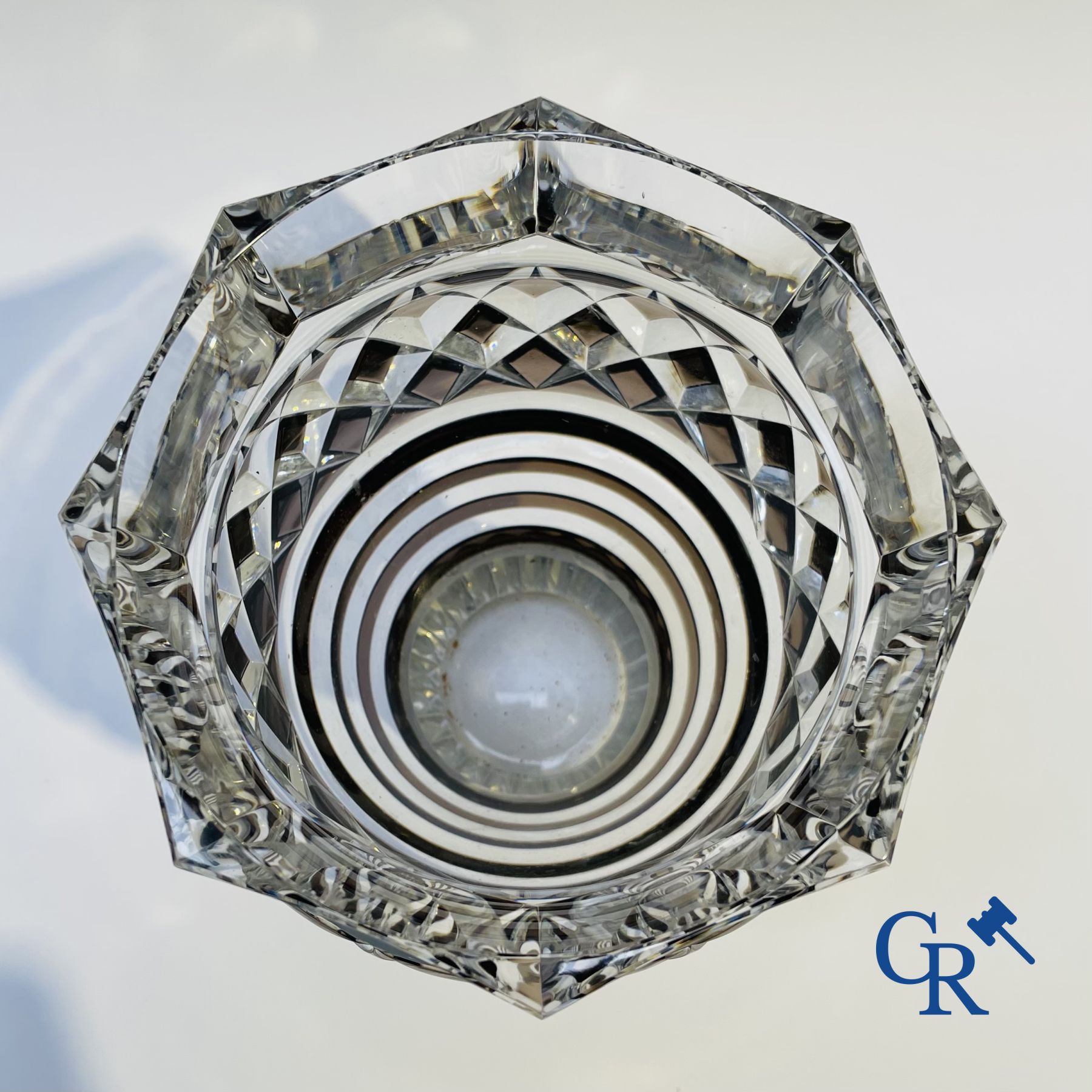 Verrerie: 4 vases en cristal Val Saint Lambert.