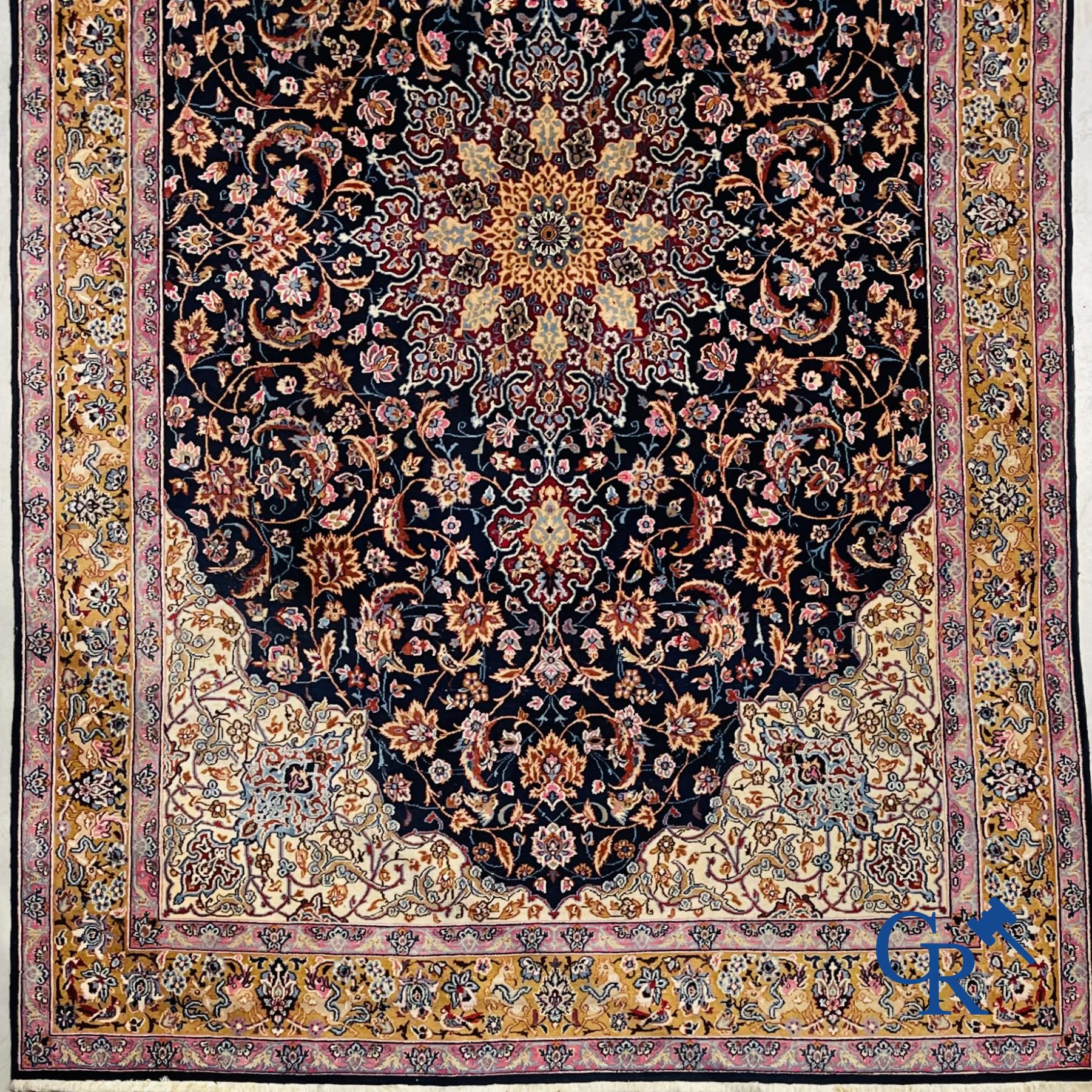 Tapis: Ispahan, Iran. Grand tapis persan noué à la main.