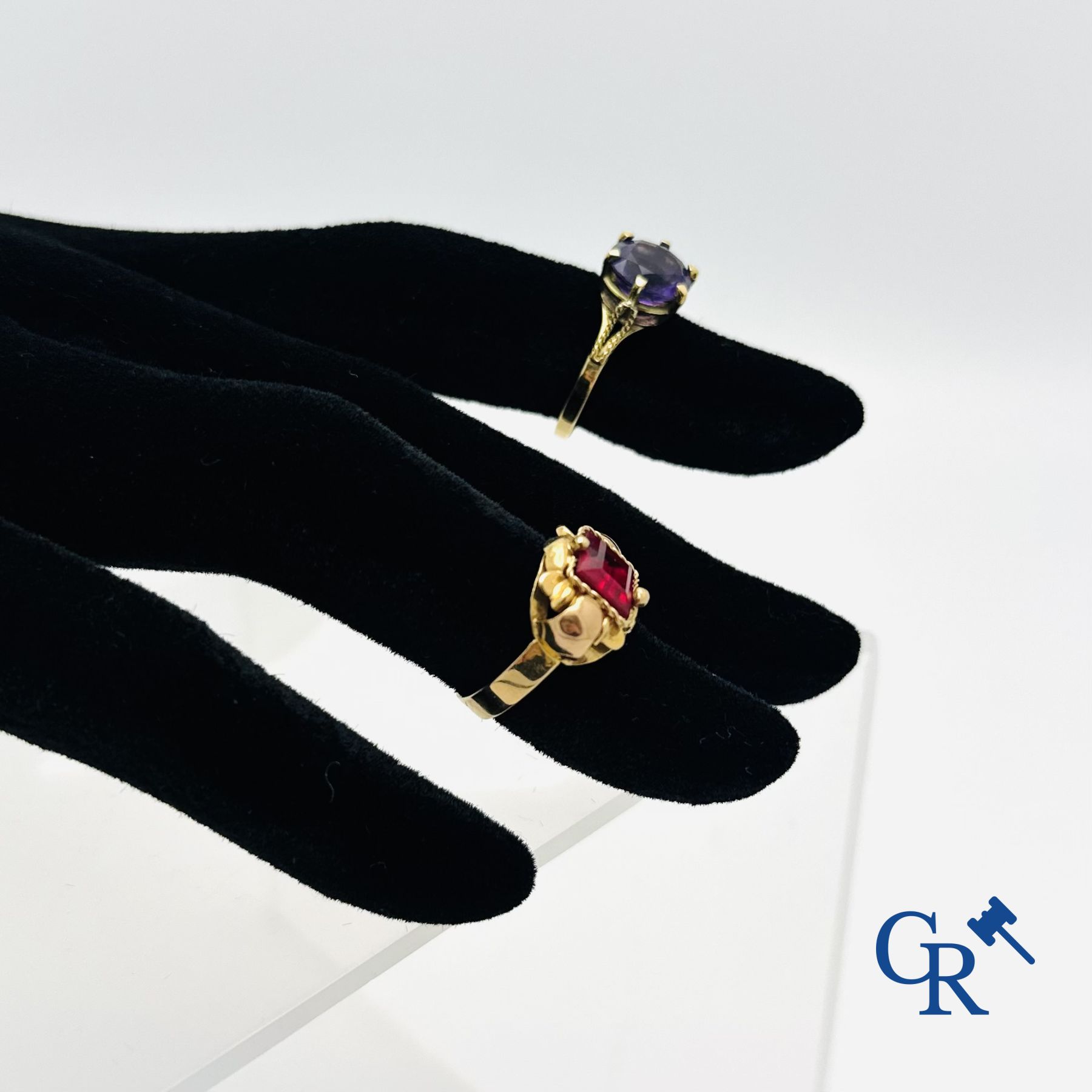 Jewels: Lot of 2 rings in gold 18K and a brooch in gold 18K.