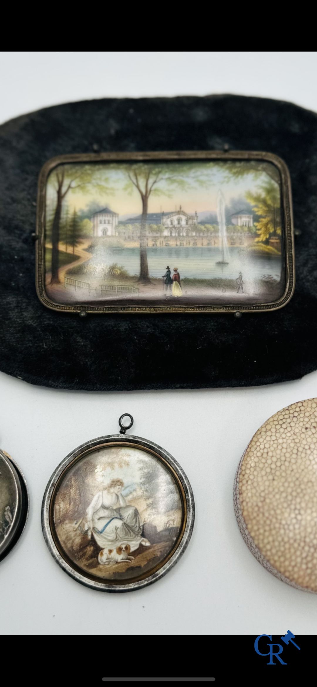 Jewellery/Display case objects: Lot consisting of a miniature painting, 2 pendants and a box