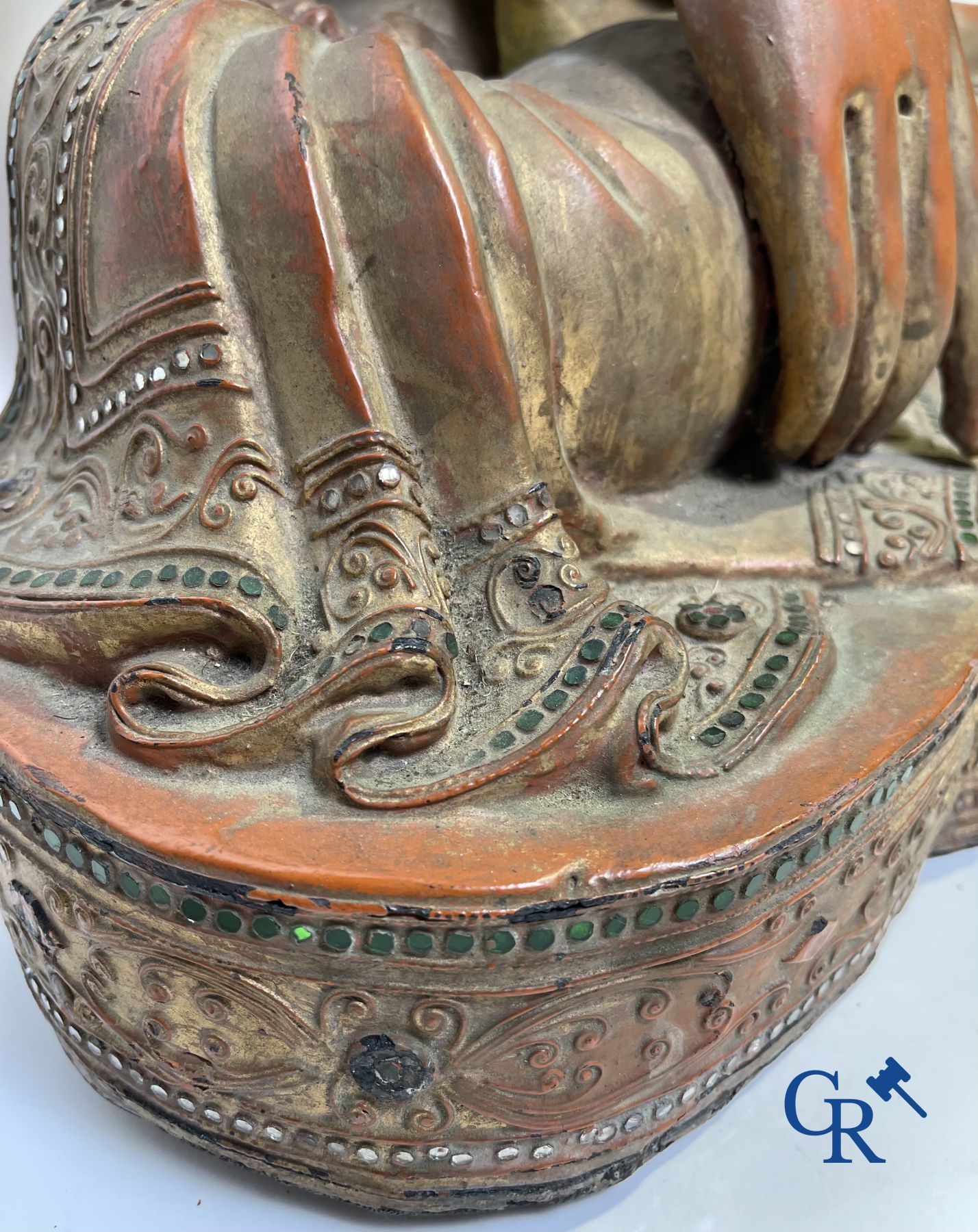 Imposante Bouddha en bois laqué. Birmanie, 19ème siècle.