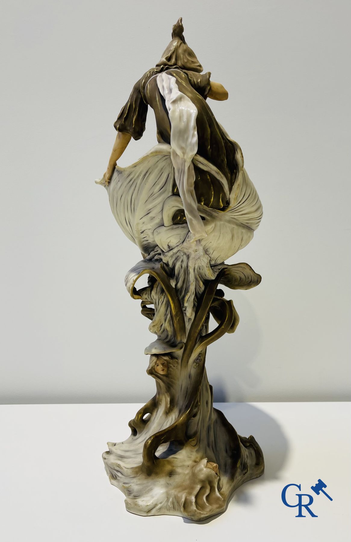 Royal Dux: Grand milieu de table Art Nouveau.