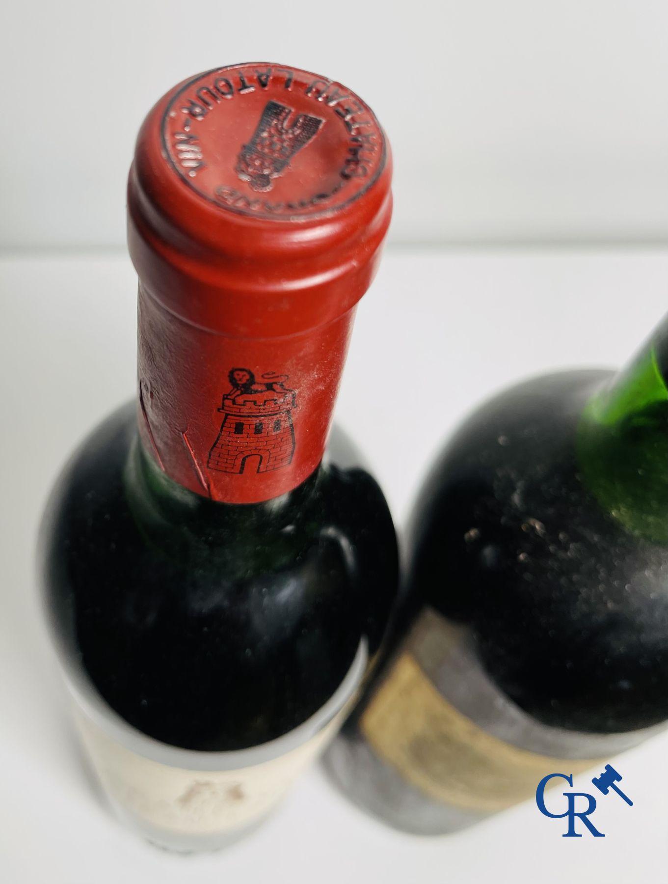 Vins. Bordeaux. Château Latour 1977 et Château Lafite Rothschild 1973.
