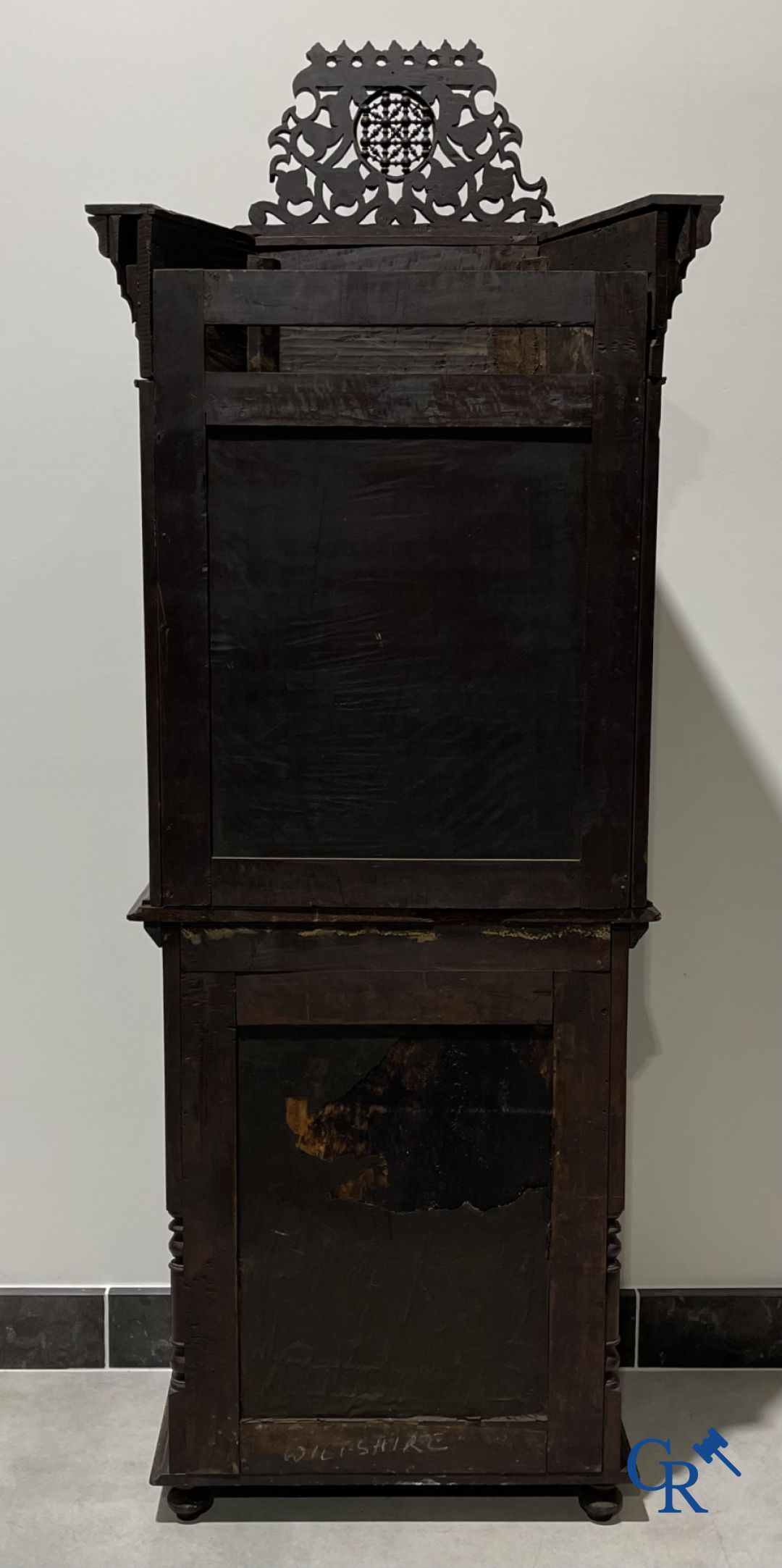 Sculpted furniture with inlays of ebony and mother-of-pearl. Syria, early 19th century.