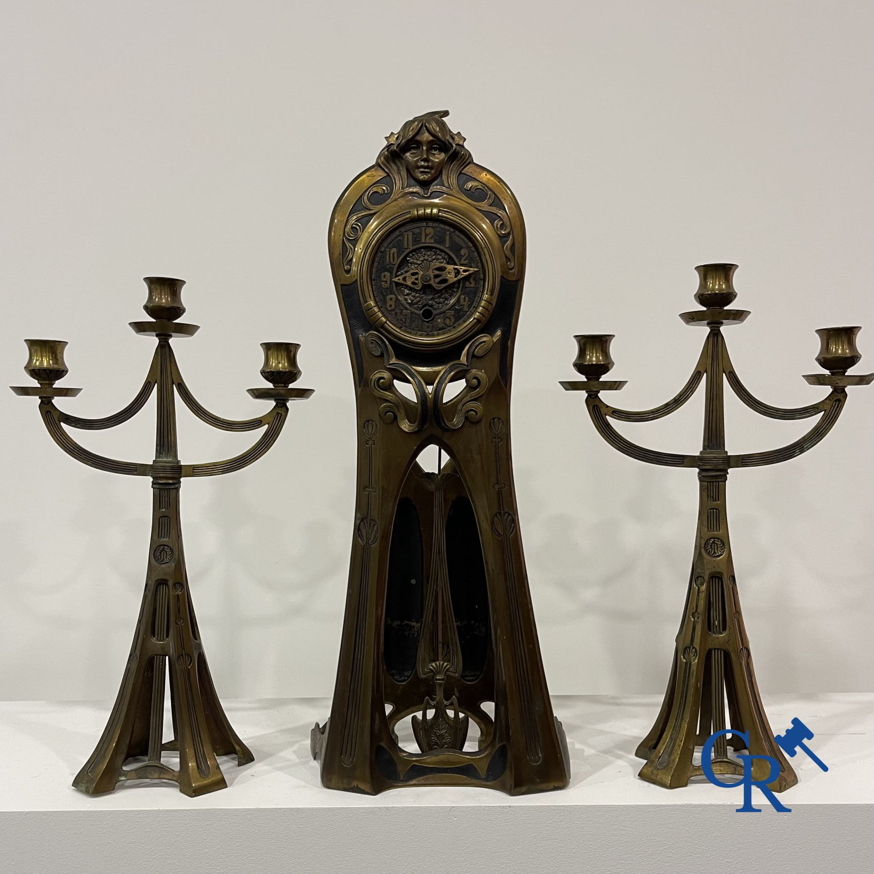 Art Nouveau: Exceptional bronze clock set in Art Nouveau.