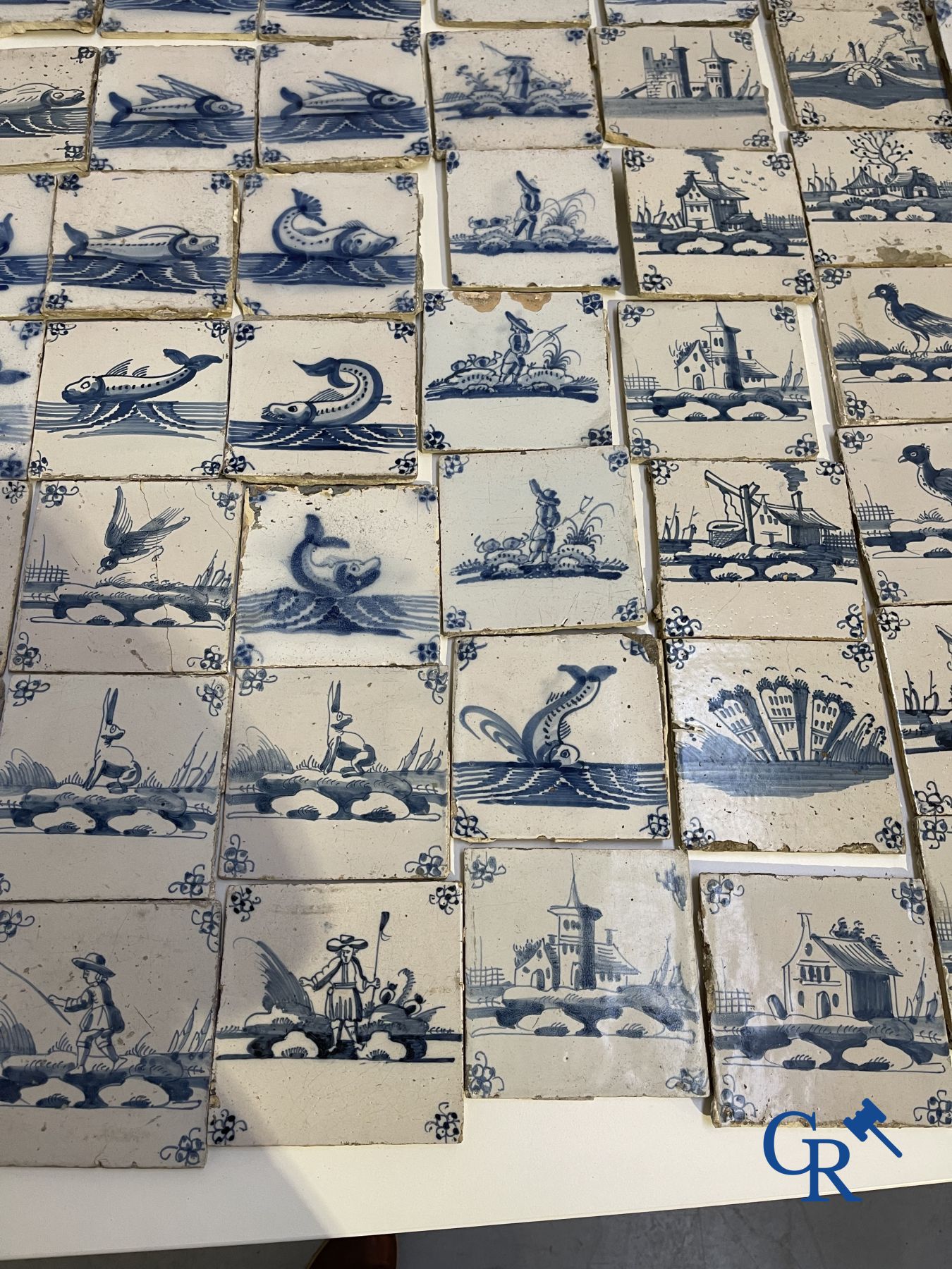 Une grande collection de divers carreaux de Delft. XVIIe-XVIIIe siècle.