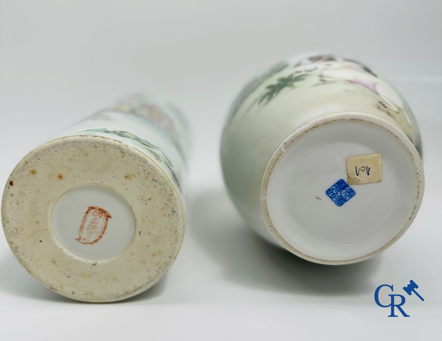 Chinese porcelain: Lot of 2 Chinese vases.