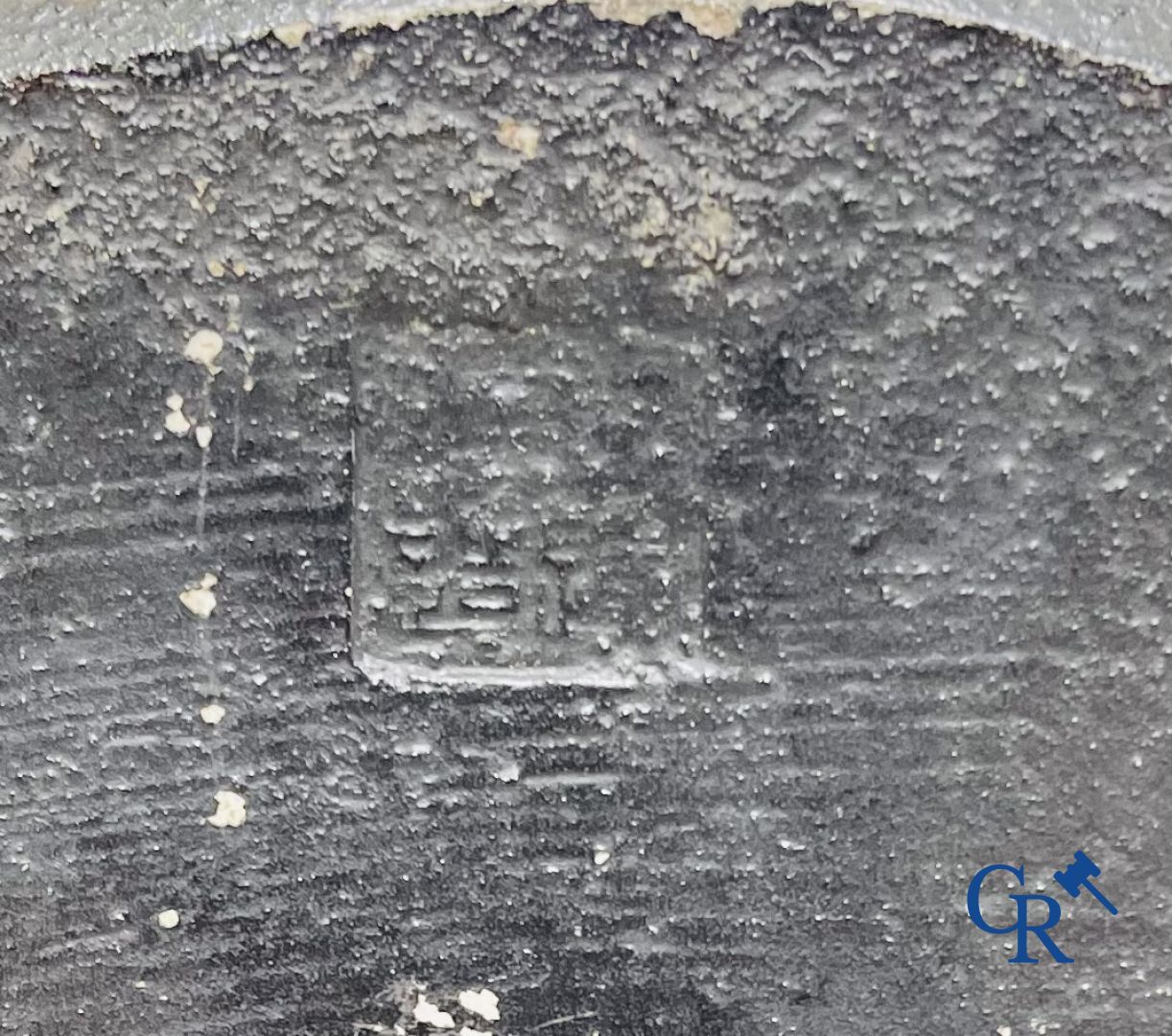 Art Asiatique: Un grand sage chinois en porcelaine. Marquée.